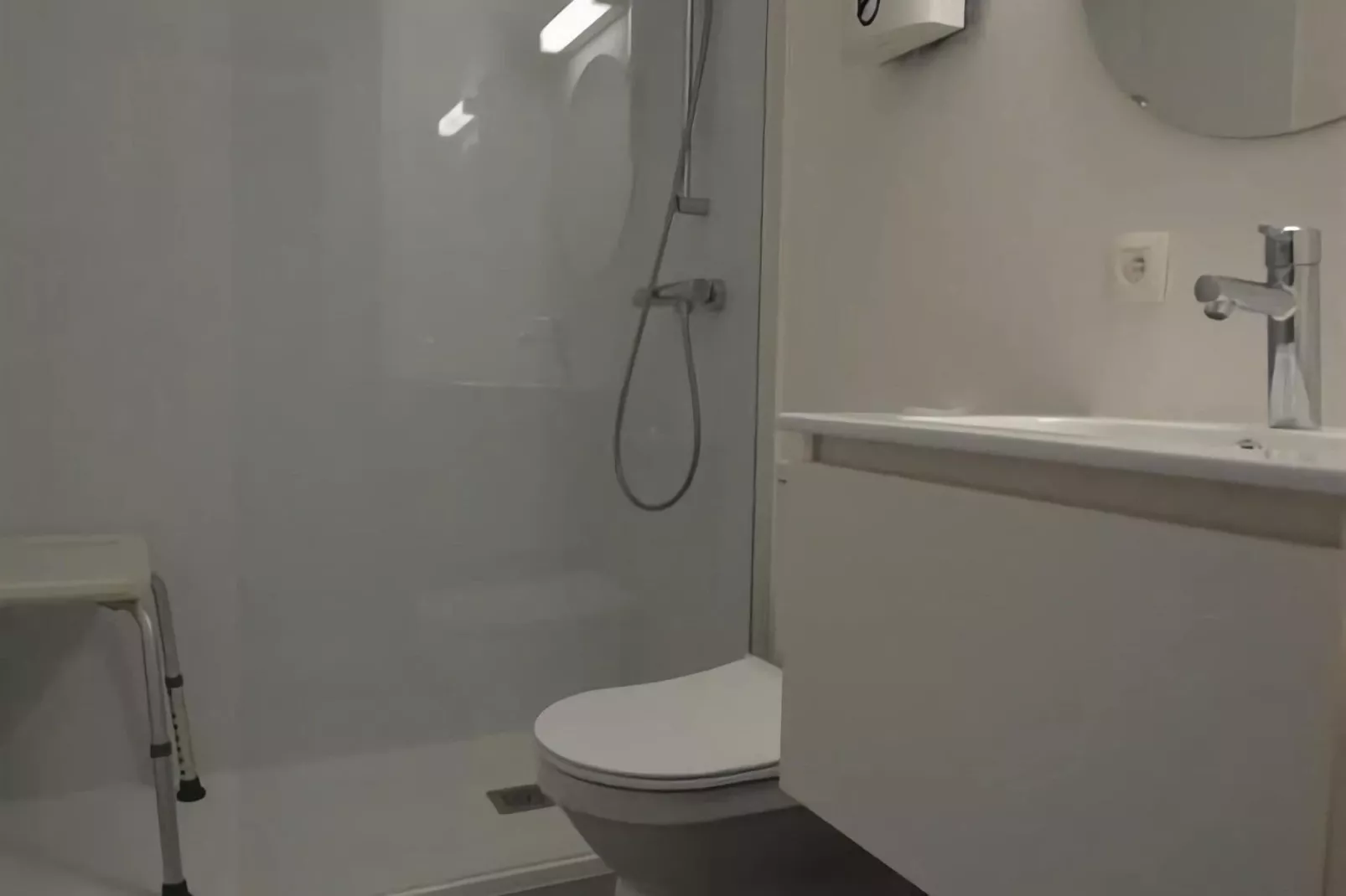 PLAZA J/2914-Bathroom