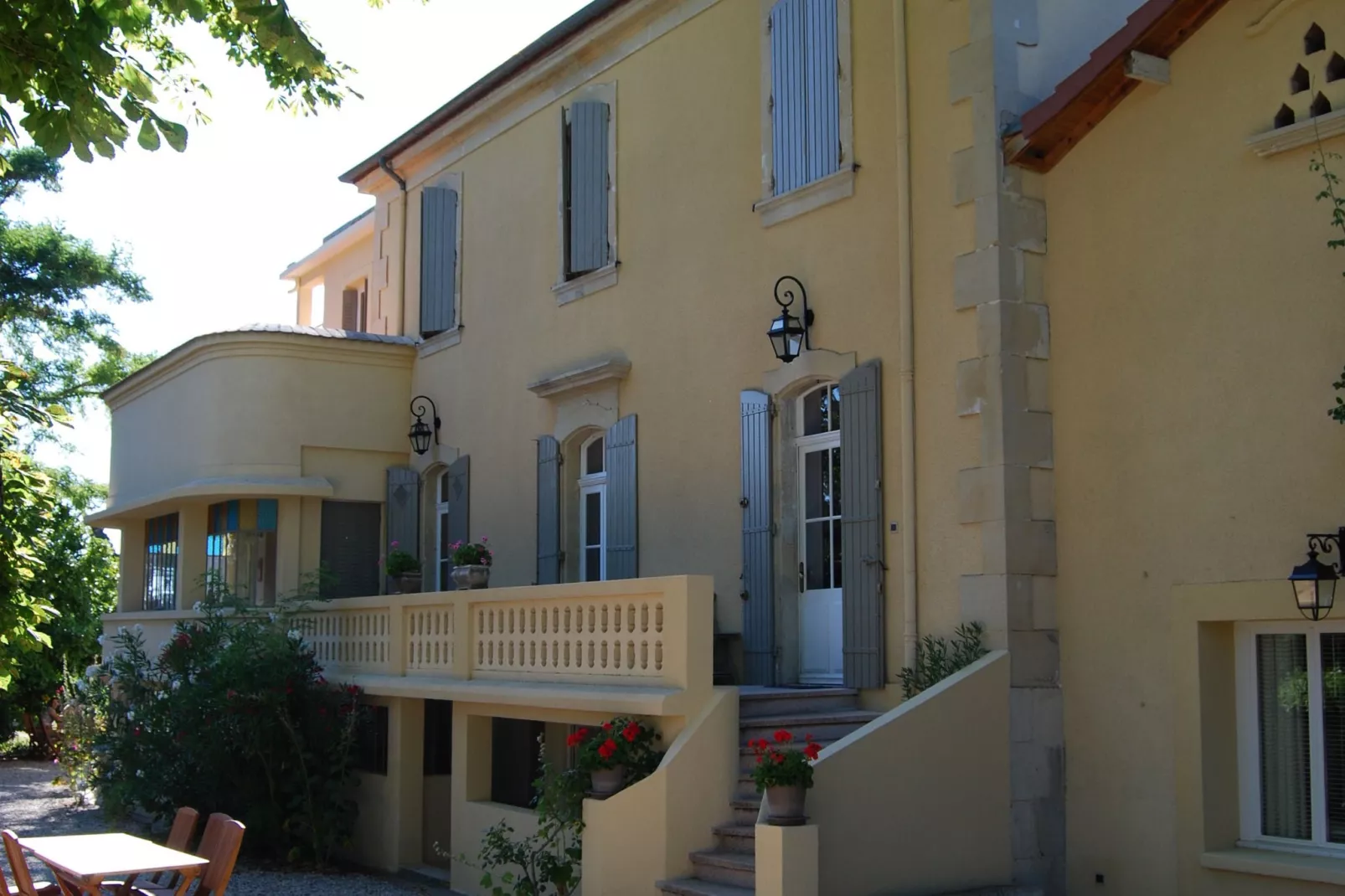Amélie-Exterior summer