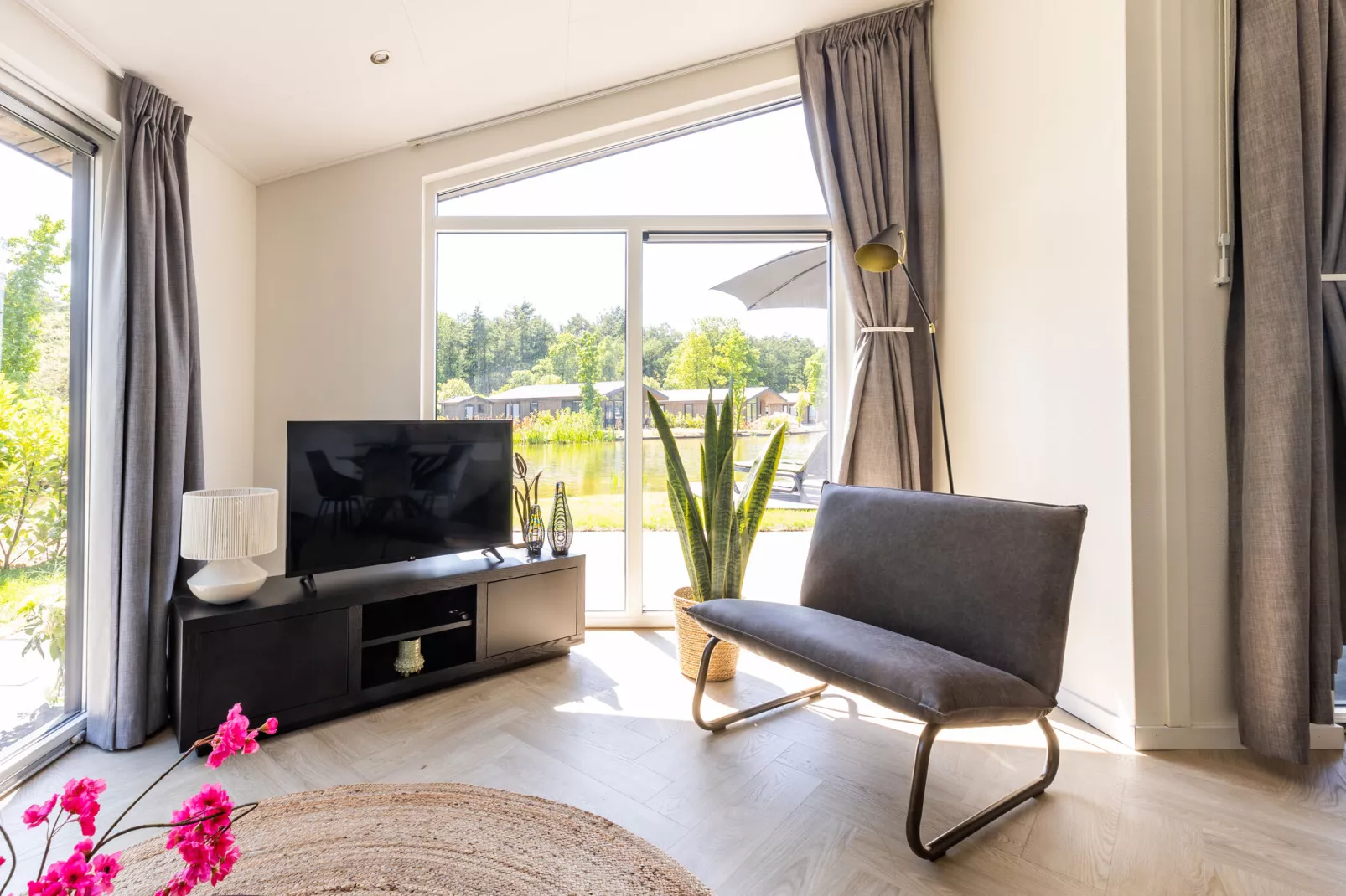 Vakantiepark Molenvelden 8-Living room
