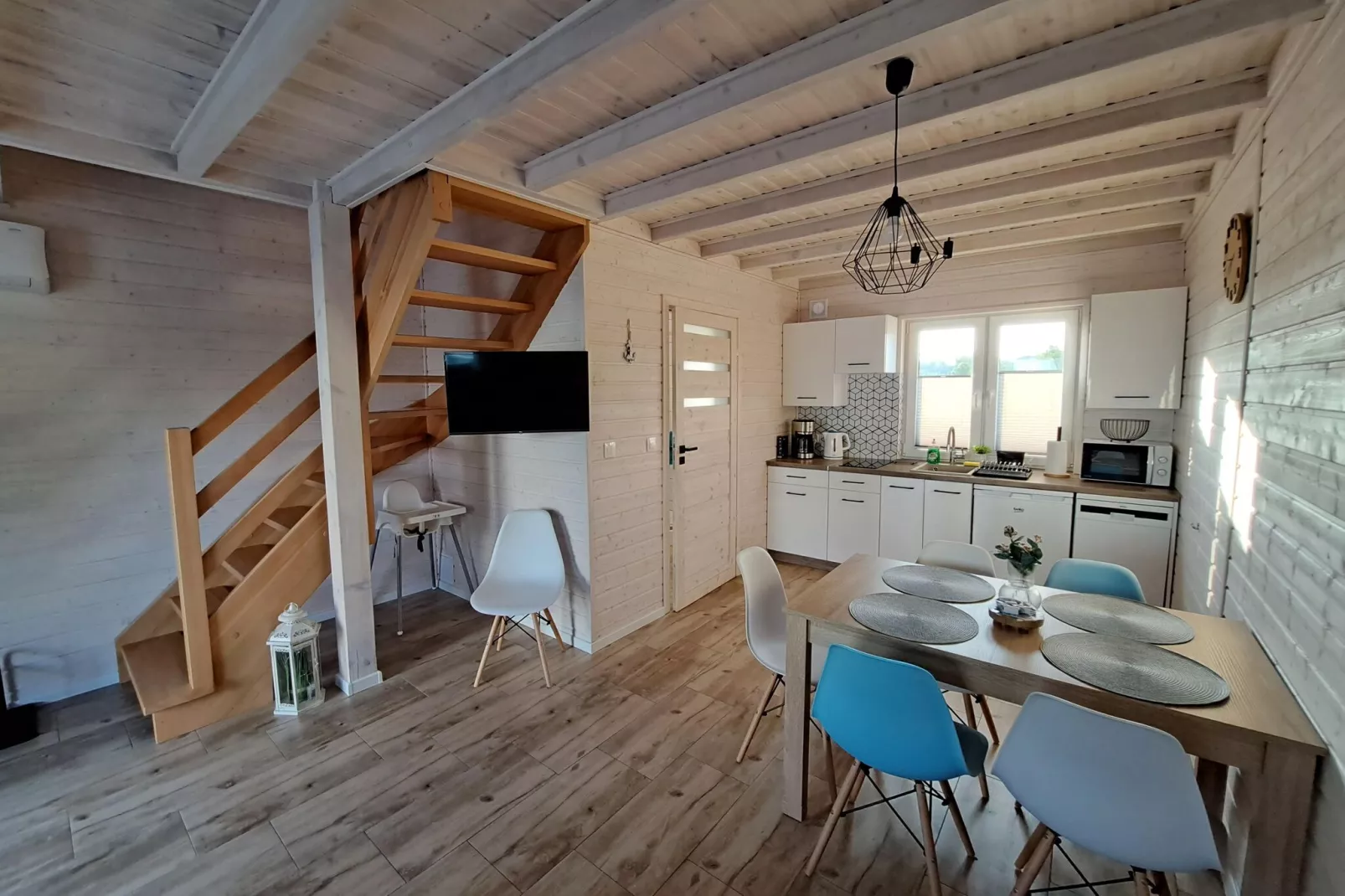 Błękitne zamorze dla 8 osób-Living room