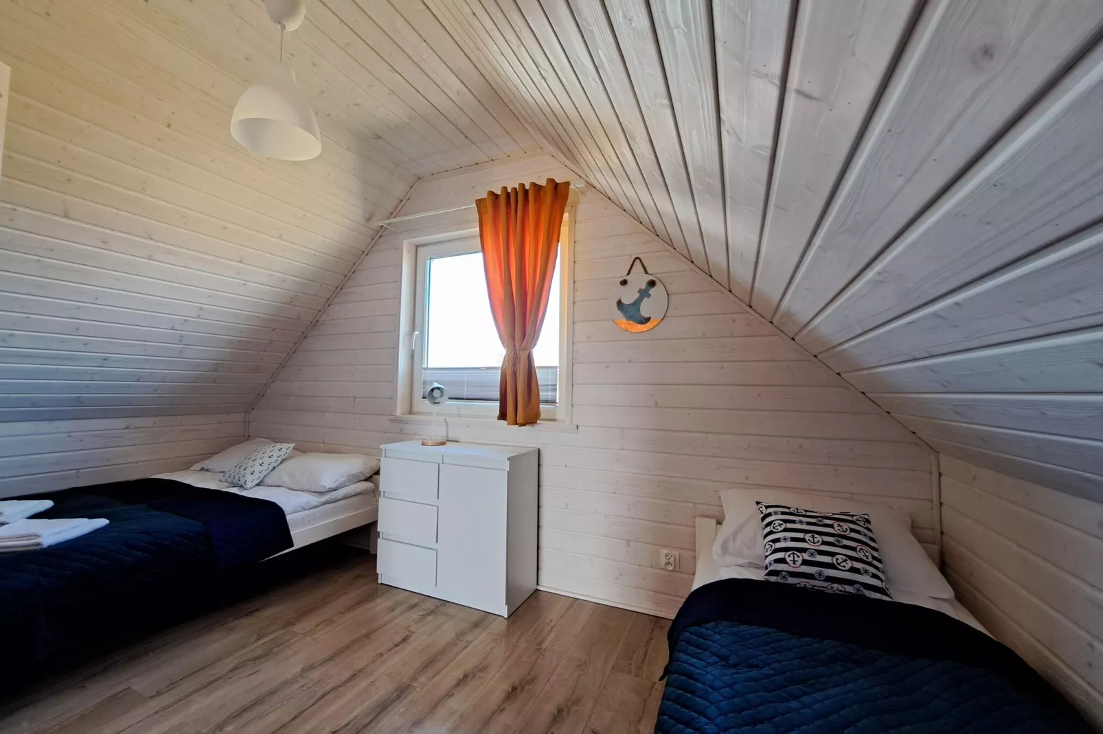 Błękitne zamorze dla 8 osób-Bedroom