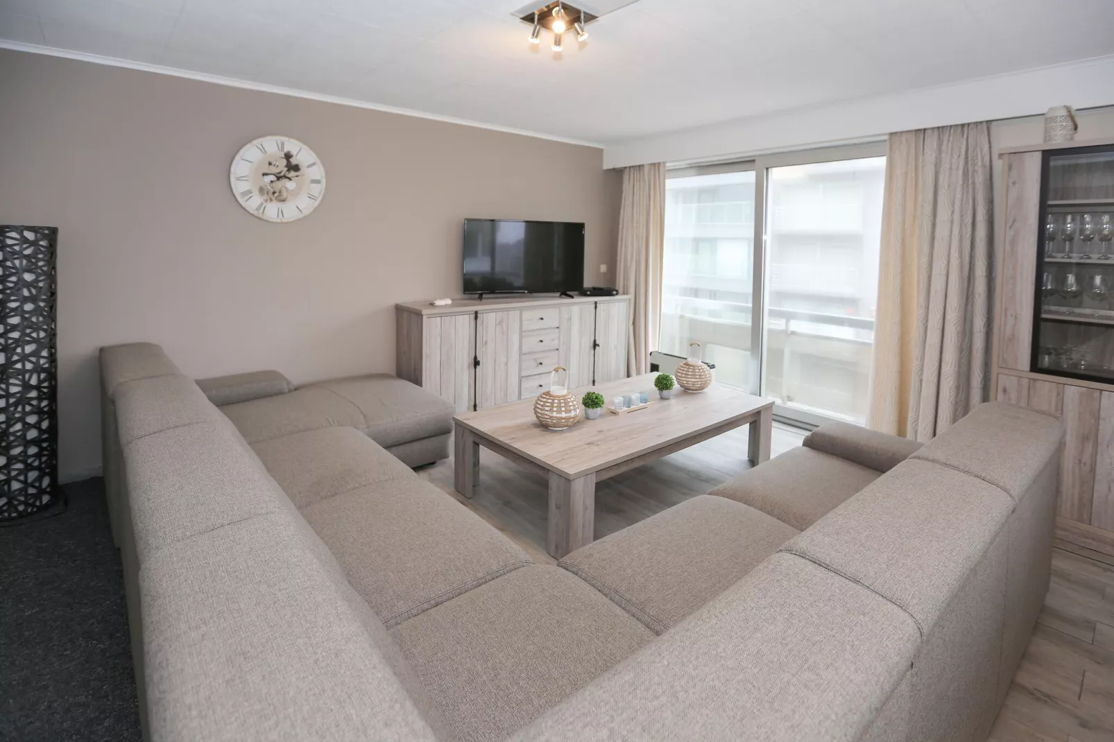 DECUMAN / 0401-Wohnzimmer