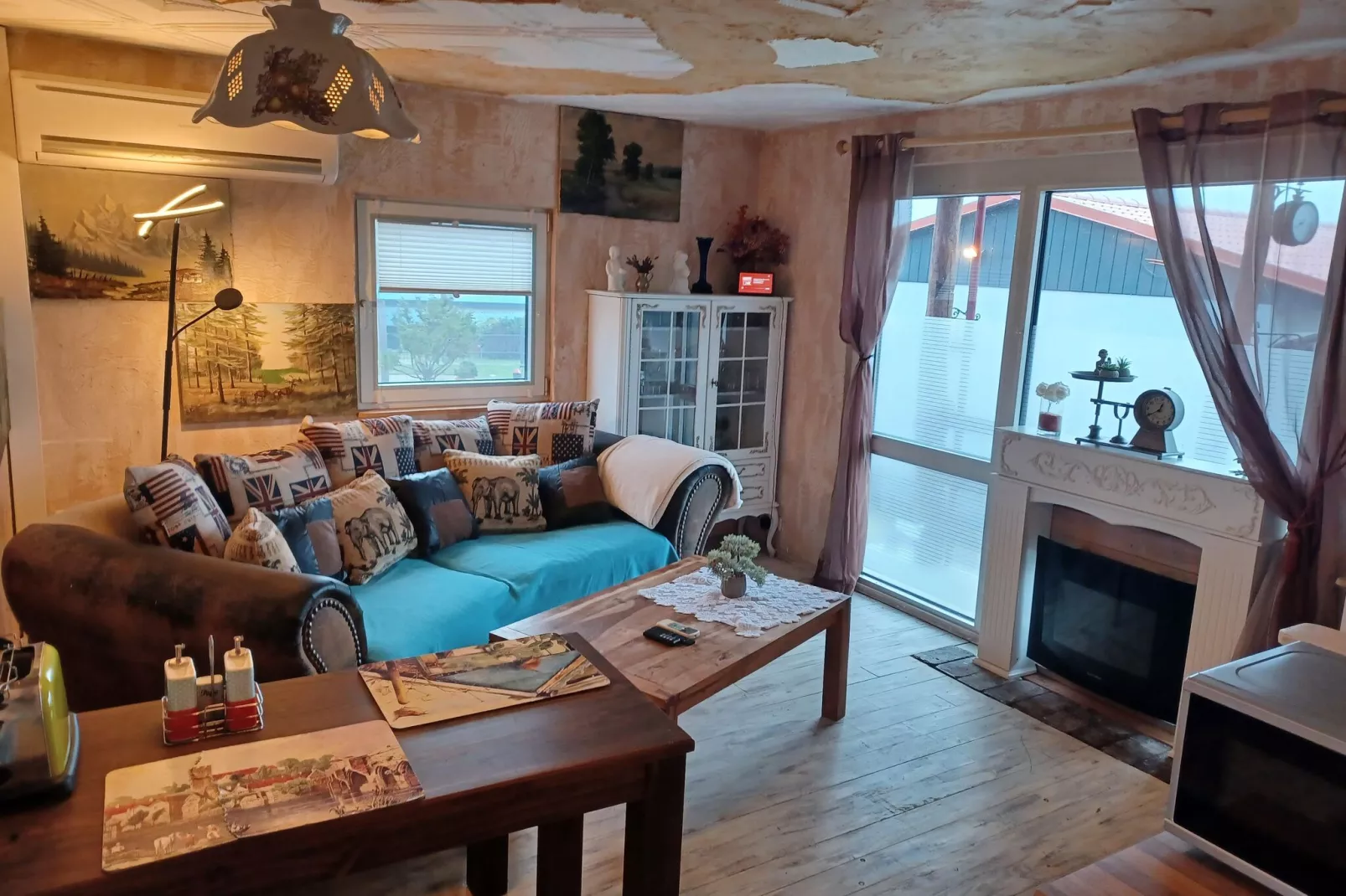 Hundefreundliches Ferienhaus am See MIT Whirlpool-Living room