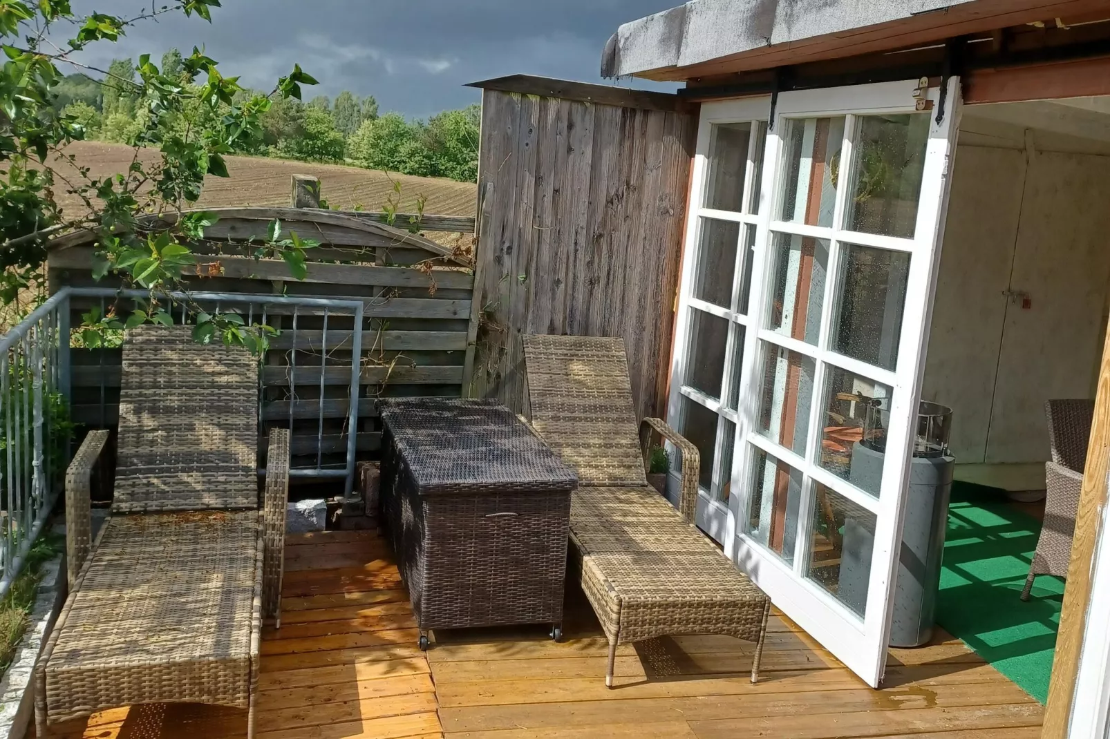 Hundefreundliches Ferienhaus am See MIT Whirlpool-Terrace balcony