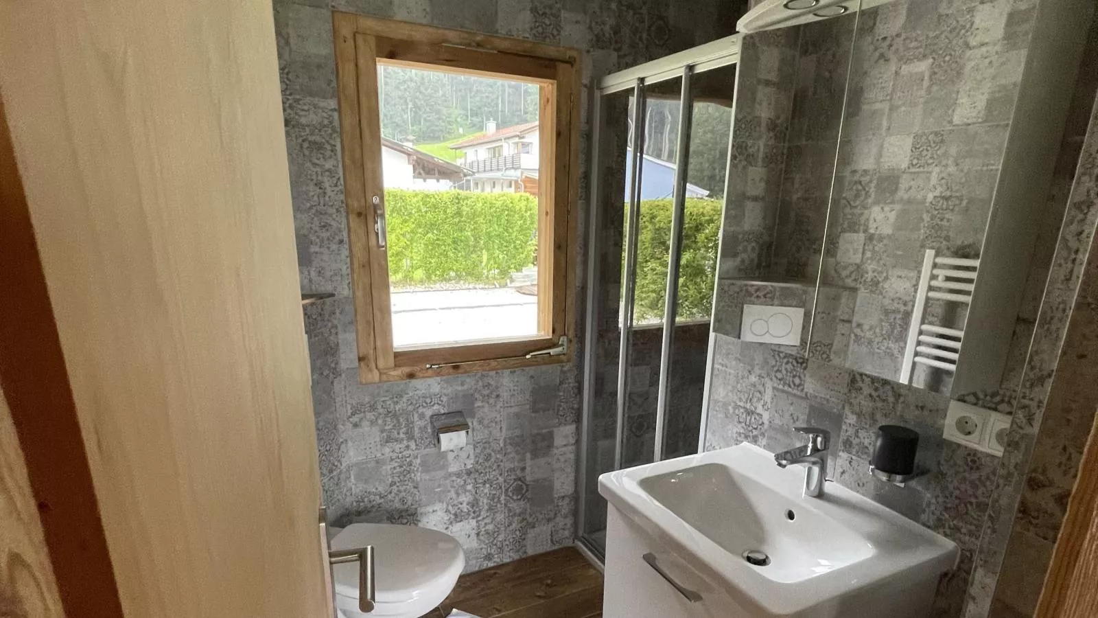 Blick ins Inntal-Bathroom