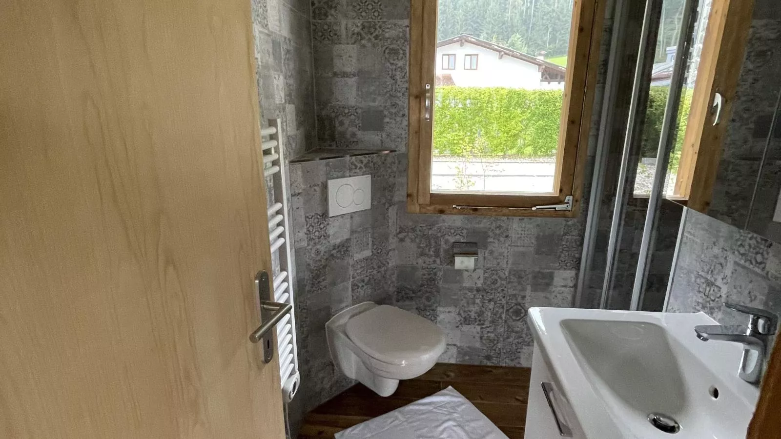 Blick ins Inntal-Bathroom