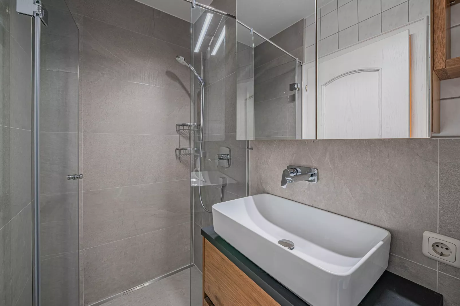Haus Andrea Cäciel-Bathroom