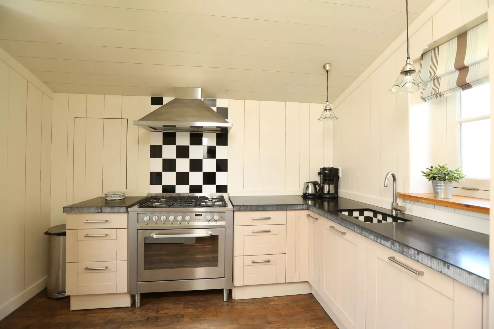 Recreatiepark Wiringherlant  - Villa 4-Kitchen