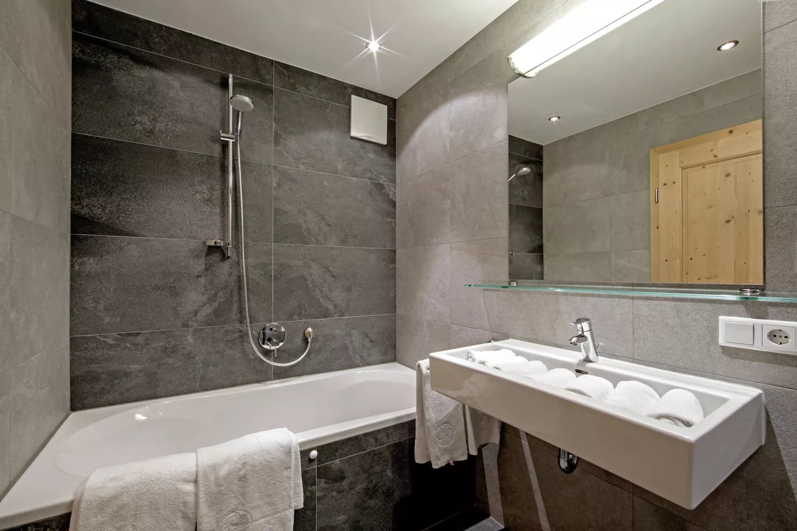 Appartement Royal Gerlos 05-Badezimmer