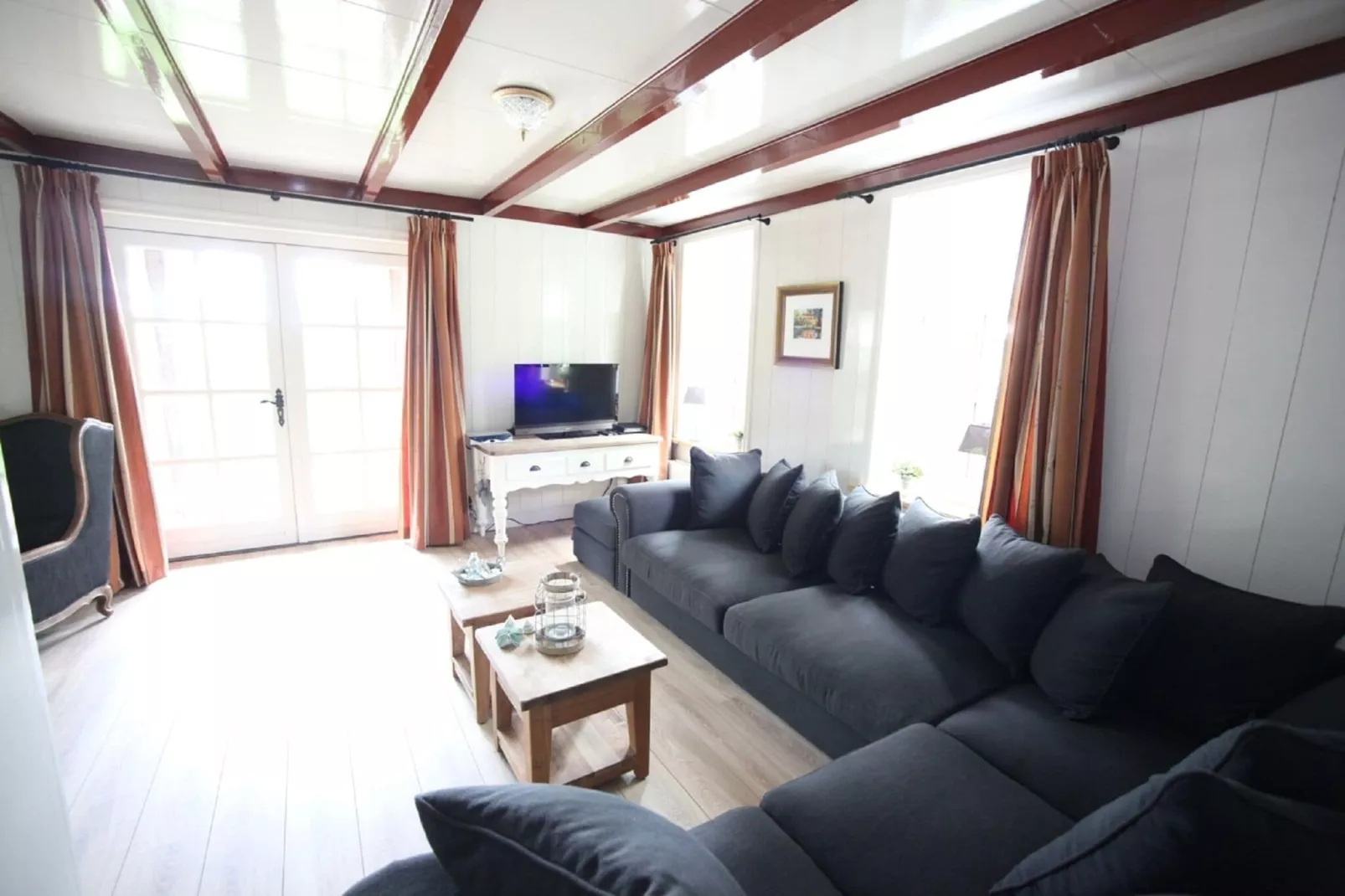 Recreatiepark Wiringherlant - Ons Huys-Living room