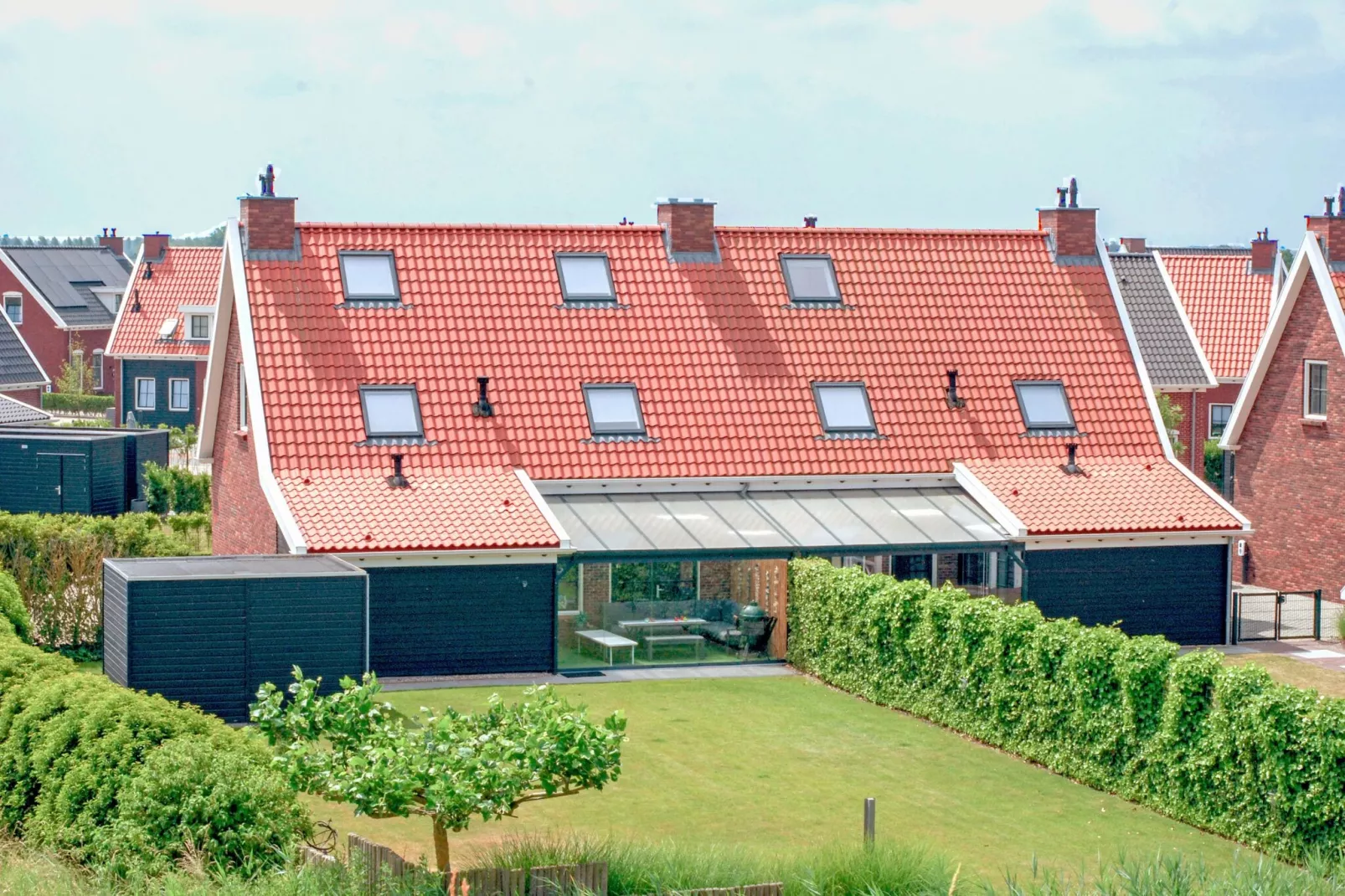 Charming Beveland-Exterior summer