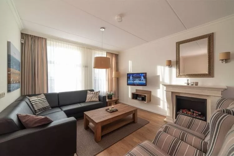 Charming Beveland-Living room