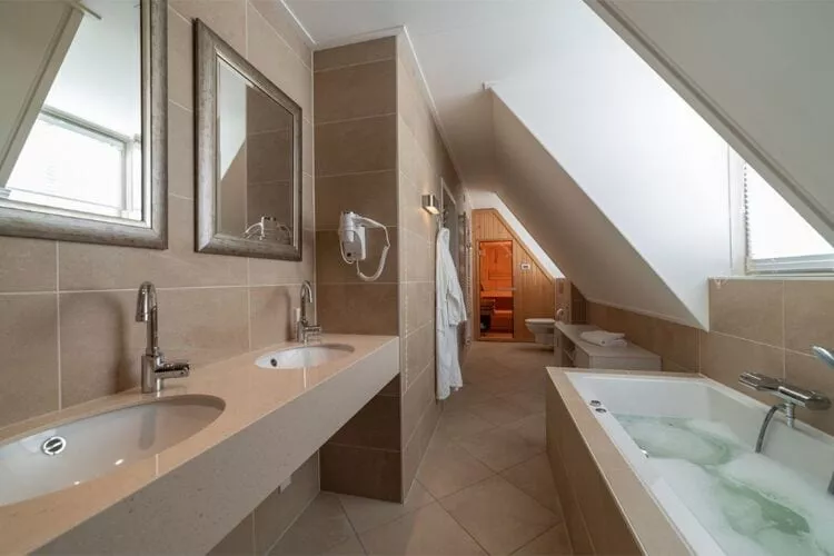 Charming Beveland-Bathroom