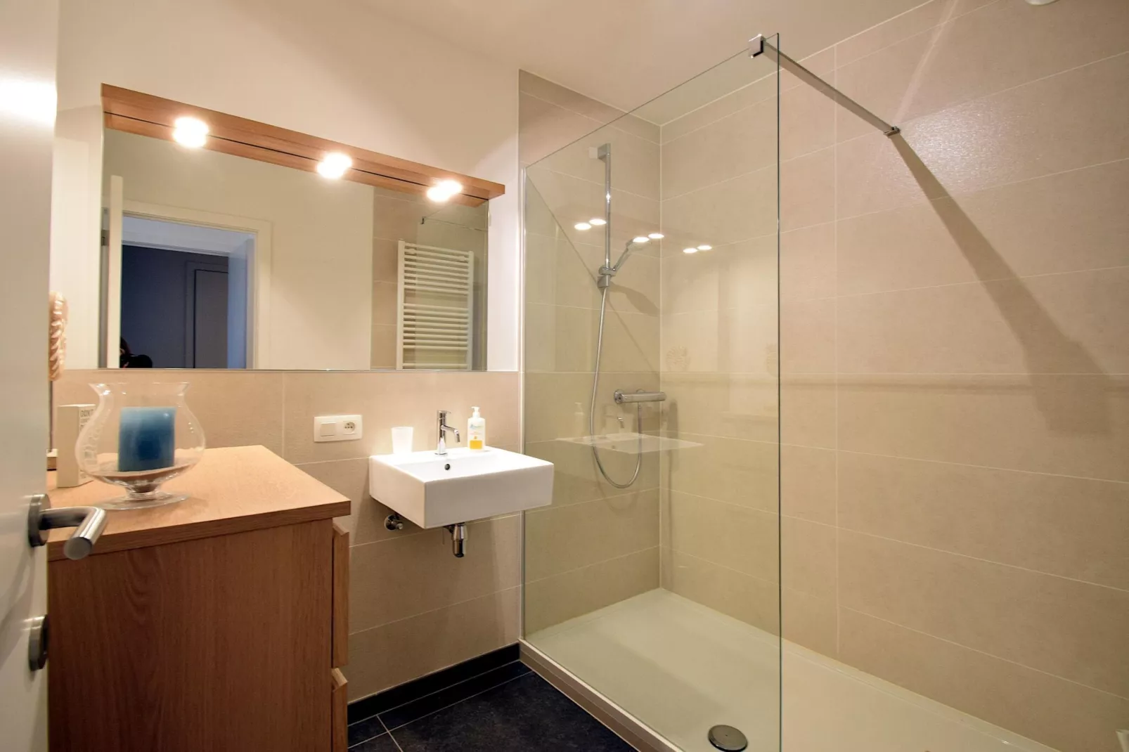 Barfleur 19 0201-Bathroom
