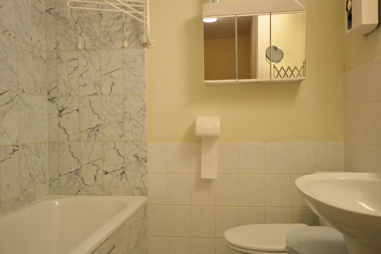 PLAZA I/0802-Bathroom