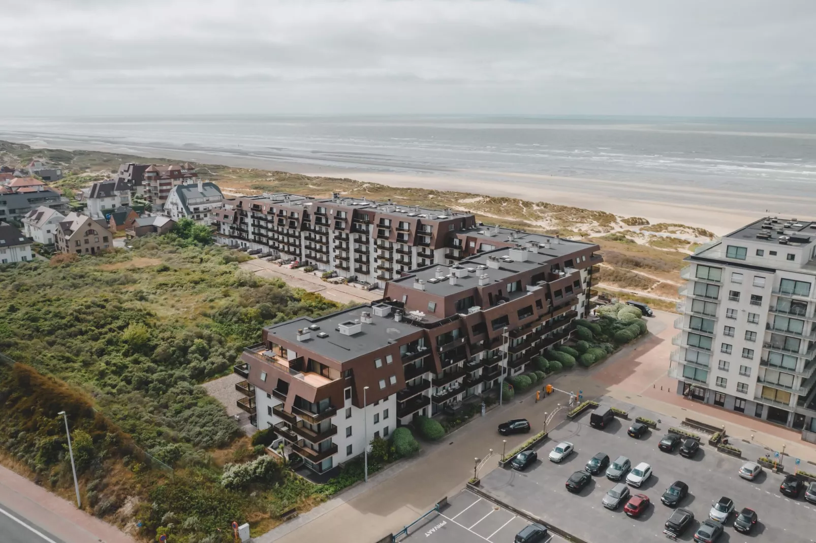 PLAZA J/2914-Exterior summer