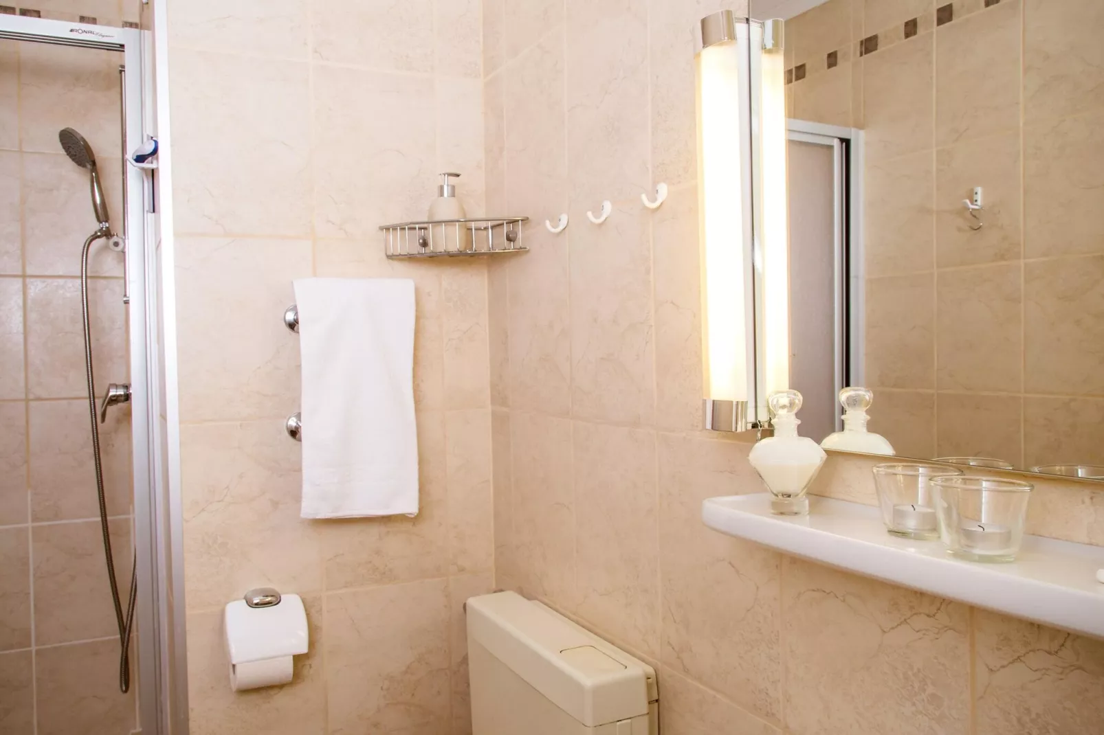 Appartement Helmut Typ A Standard-Bathroom