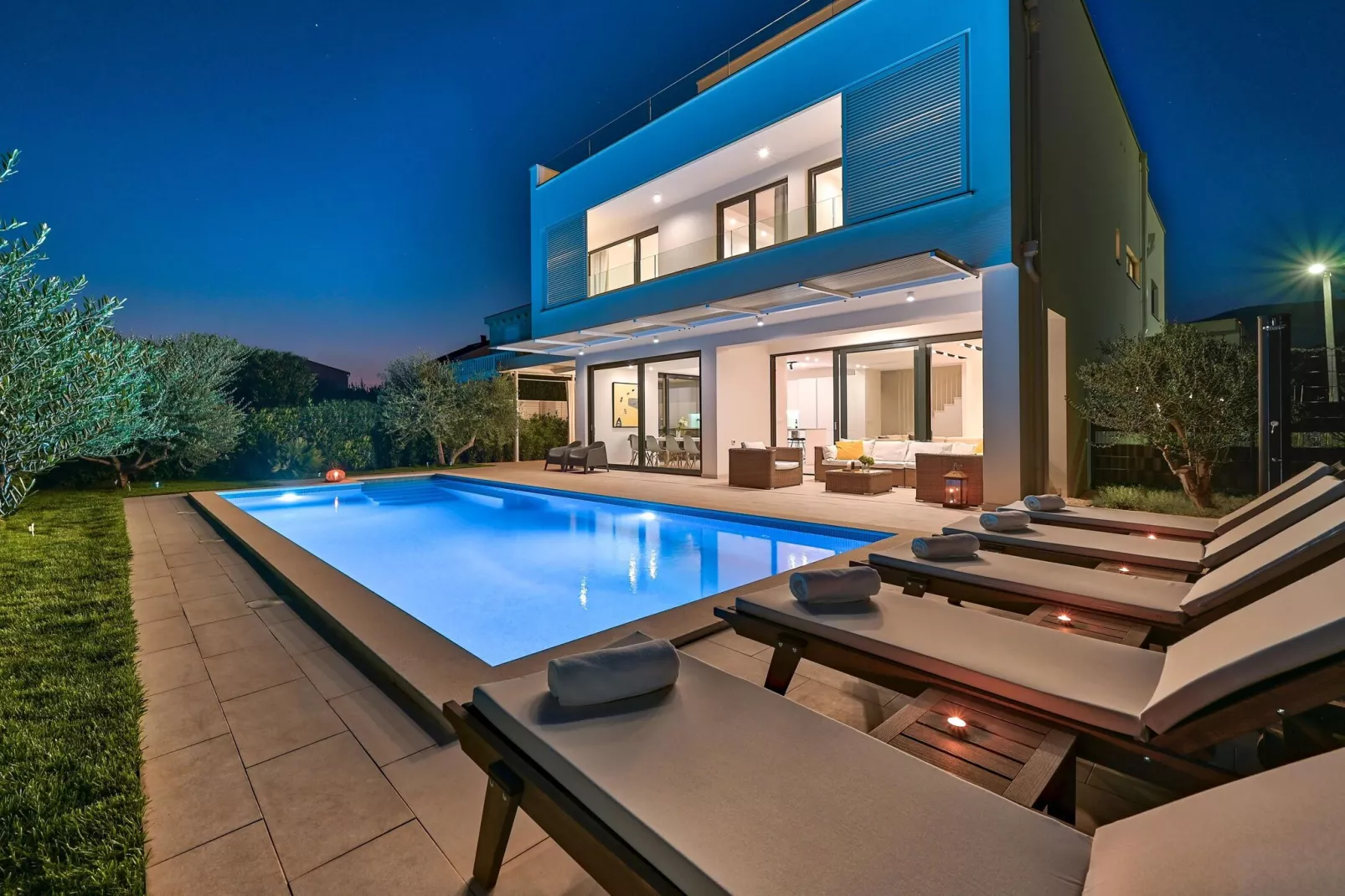 Villa Lodi-Exterior summer