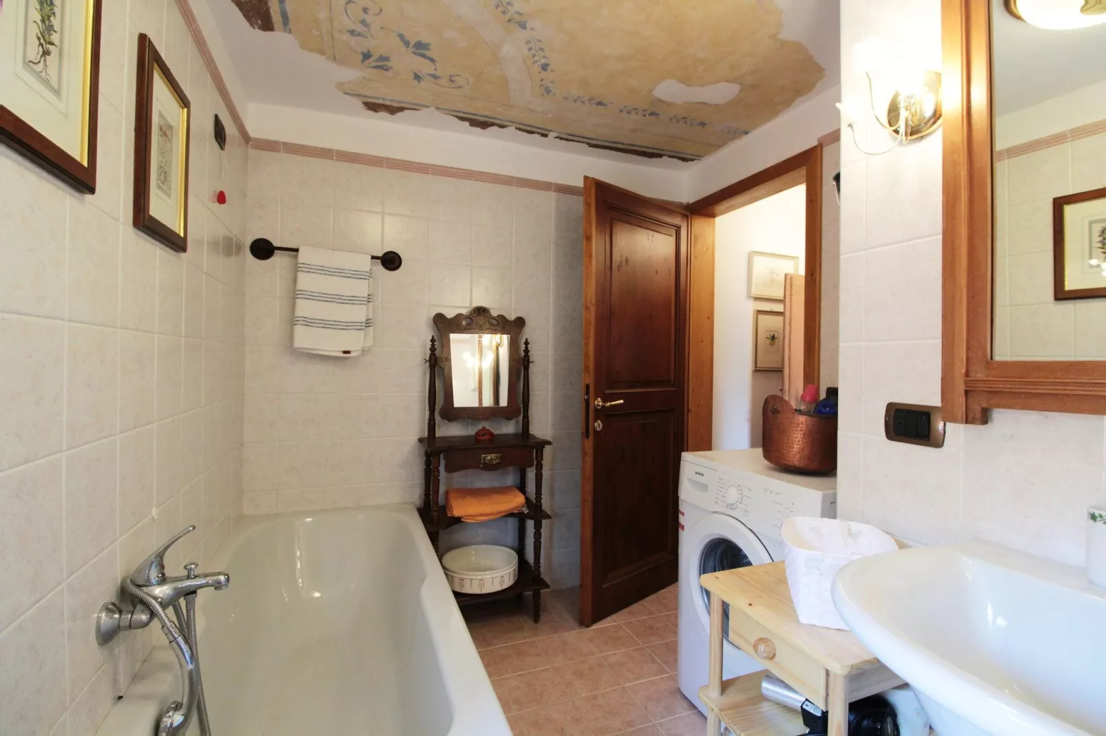 CASA TRAME DEGLI ANGELI 5 pax-Bathroom