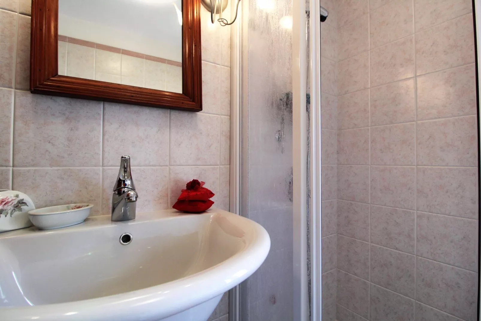 CASA TRAME DEGLI ANGELI 5 pax-Bathroom