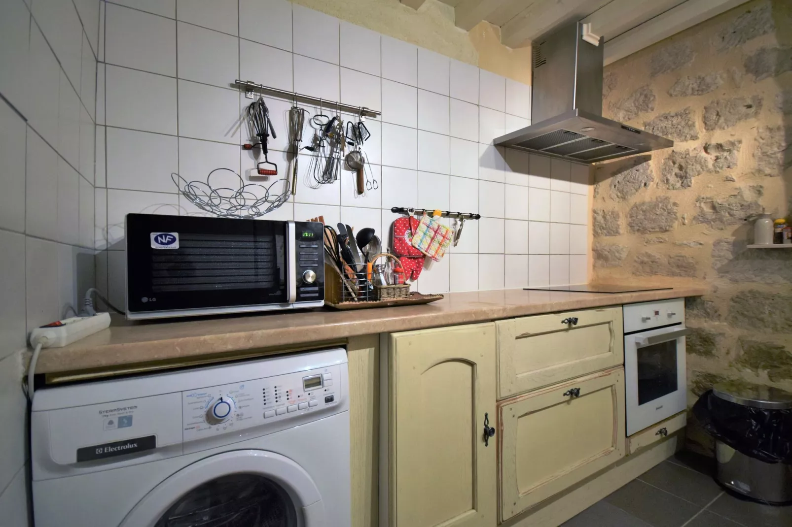 Chateau de plèneselve 12P-Kitchen