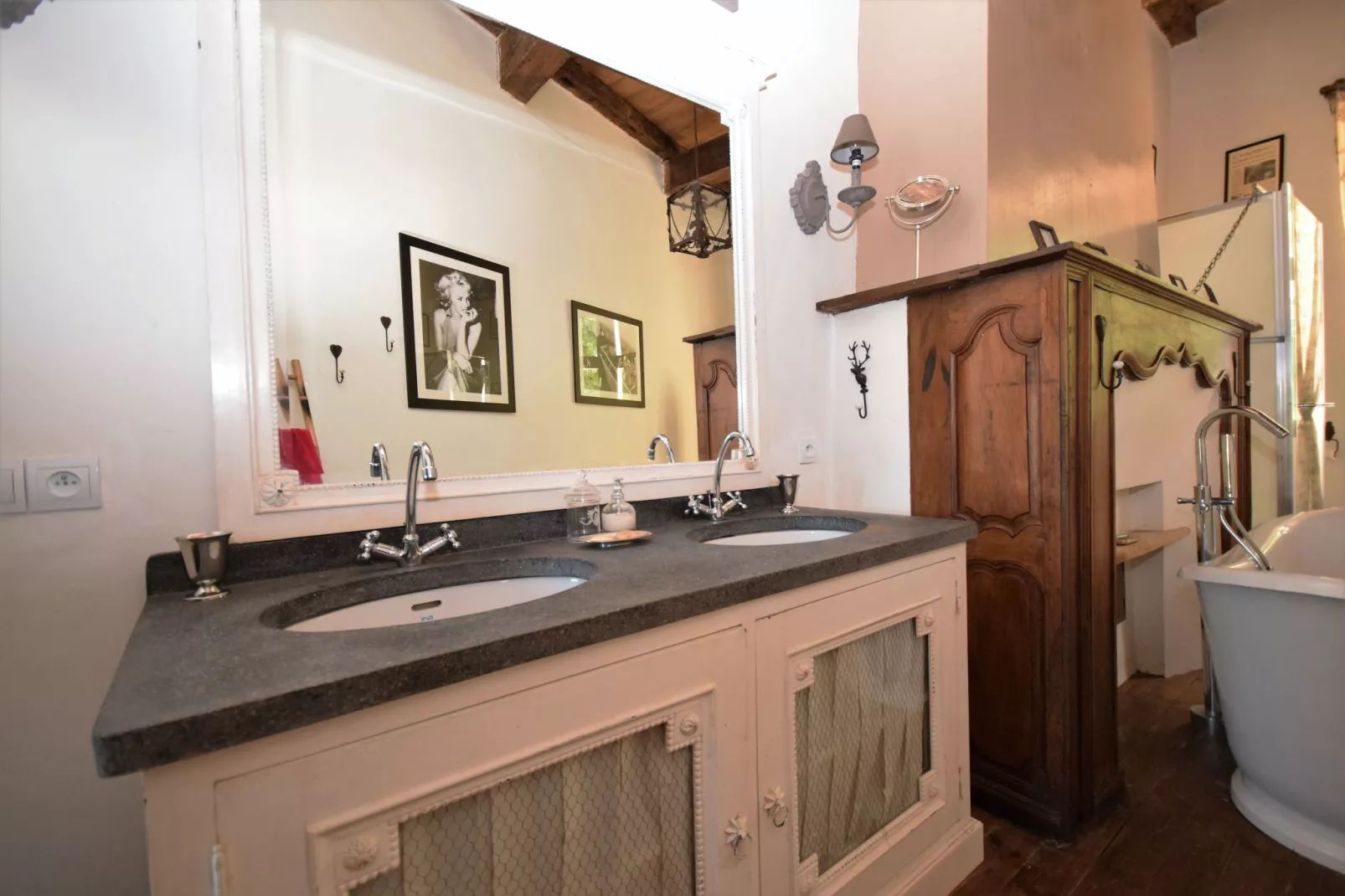Chateau de plèneselve 12P-Bathroom