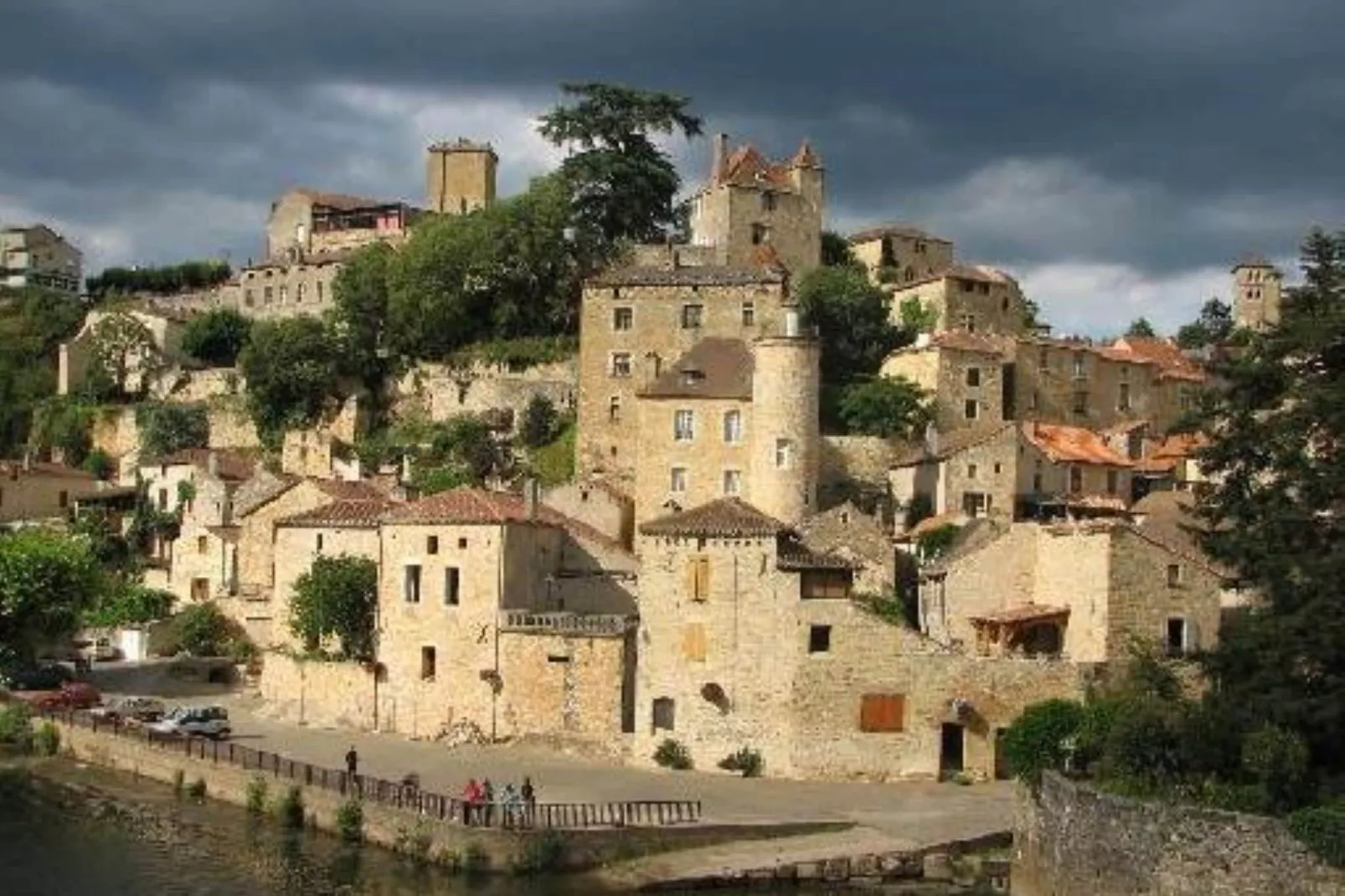 Chateau de plèneselve 12P-Areas summer 1km