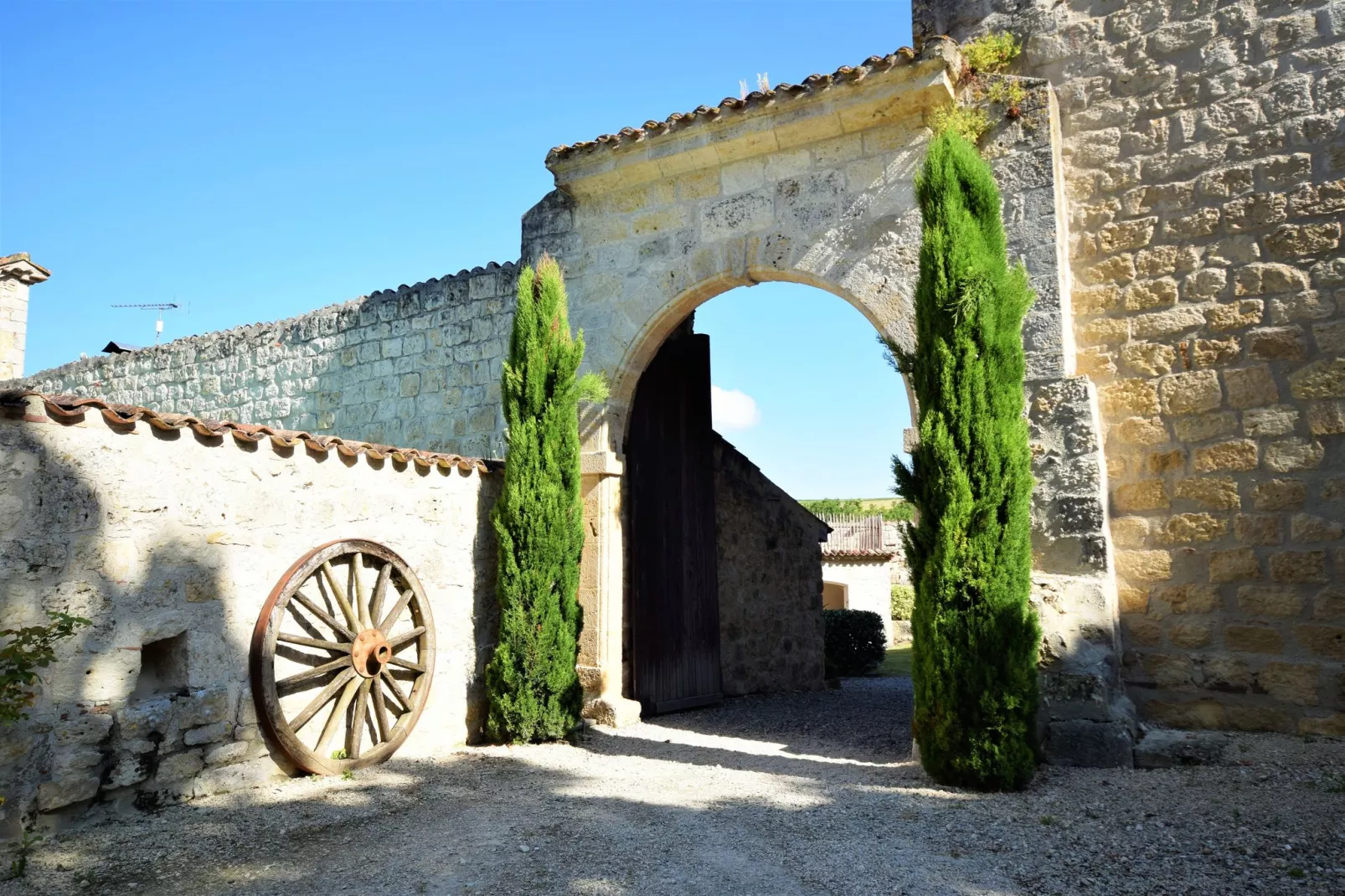 Bergerie-Exterior summer