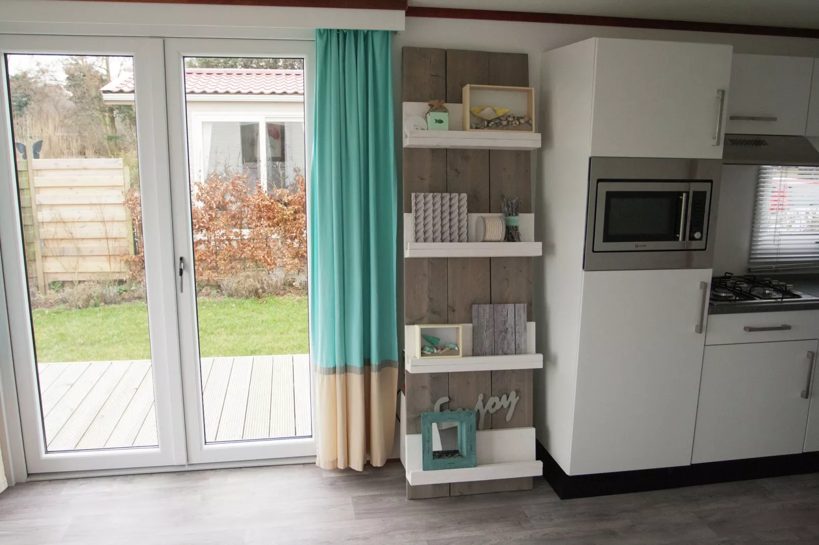 Recreatiepark Wiringherlant - Wiringher Chalet 10 - Kitchen