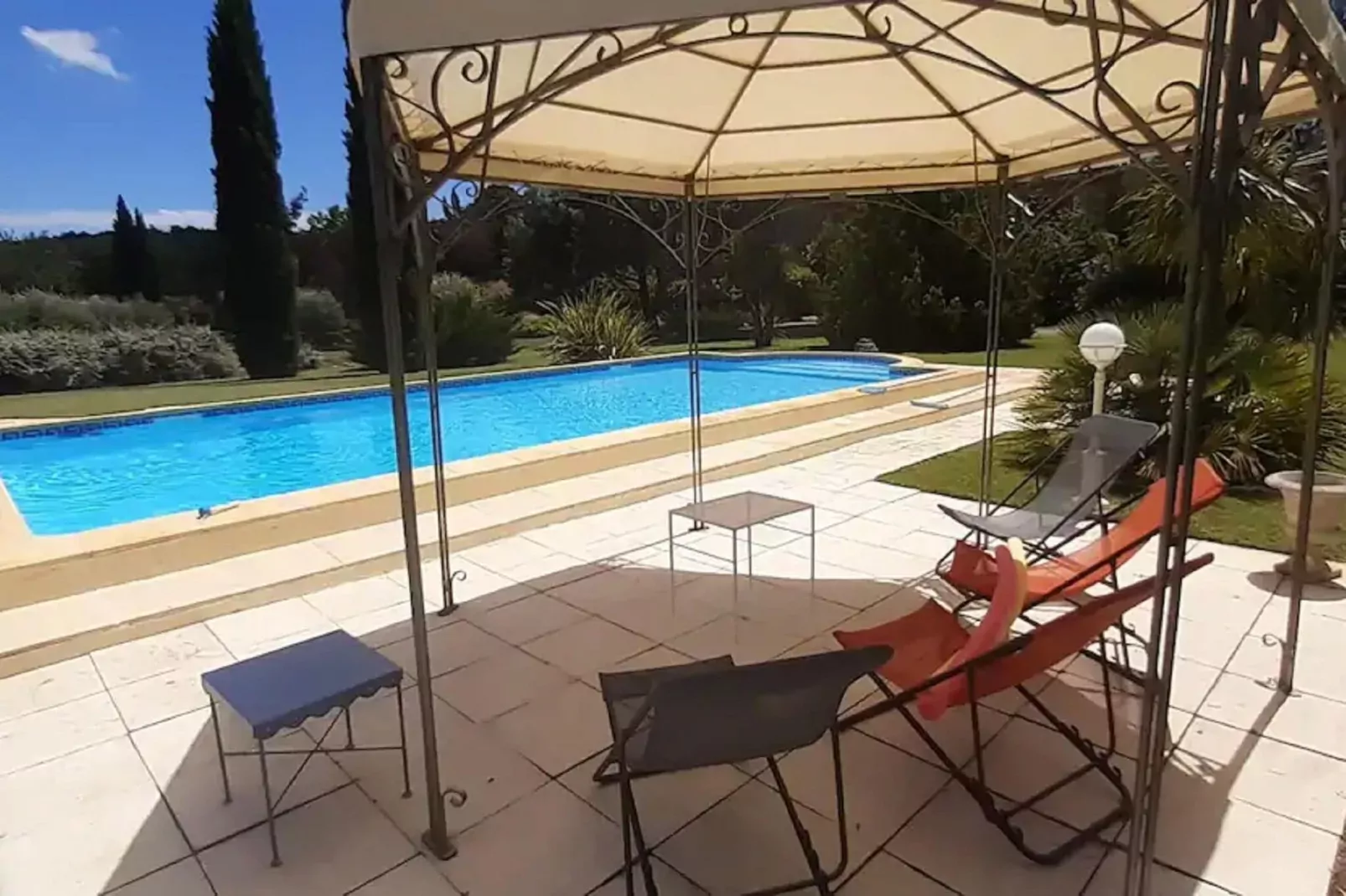 LA BOUSCADE MASTER & GUEST-Pool