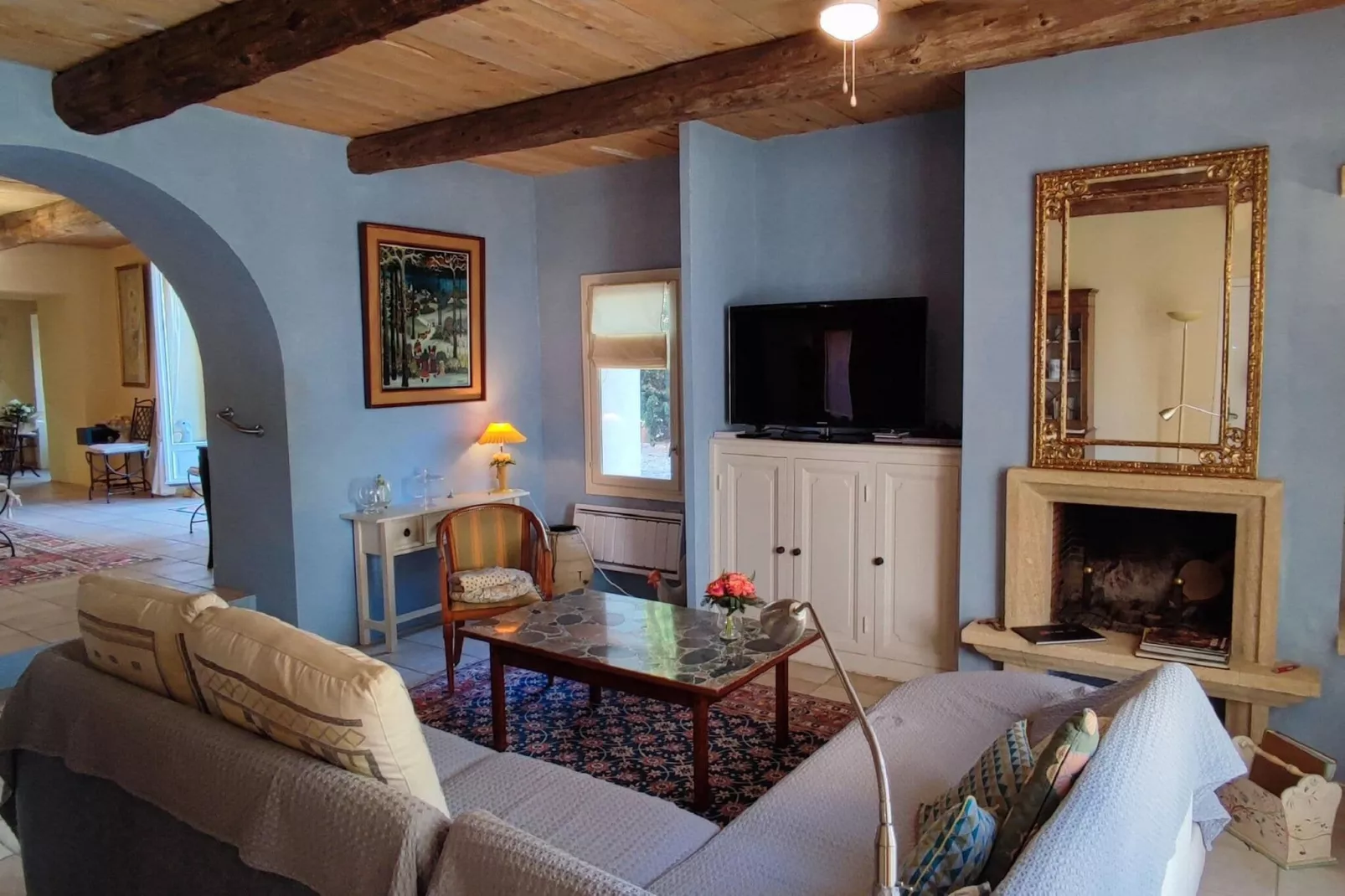 LA BOUSCADE MASTER & GUEST-Living room