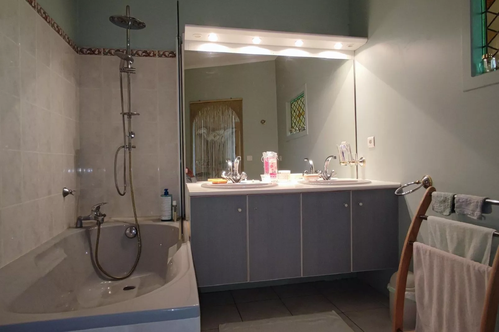 LA BOUSCADE MASTER & GUEST-Bathroom