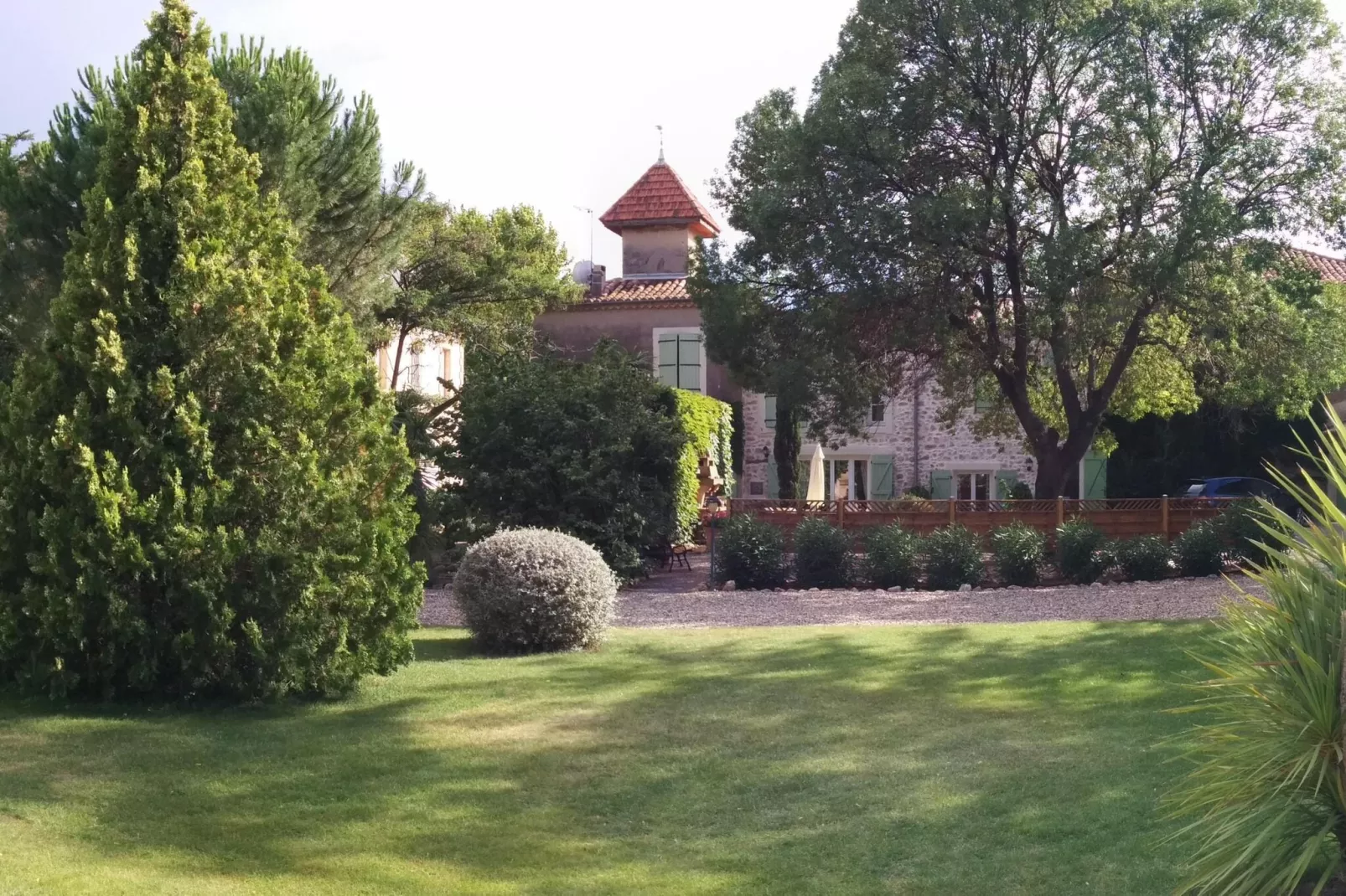 LA BOUSCADE MASTER & GUEST-Gardens summer