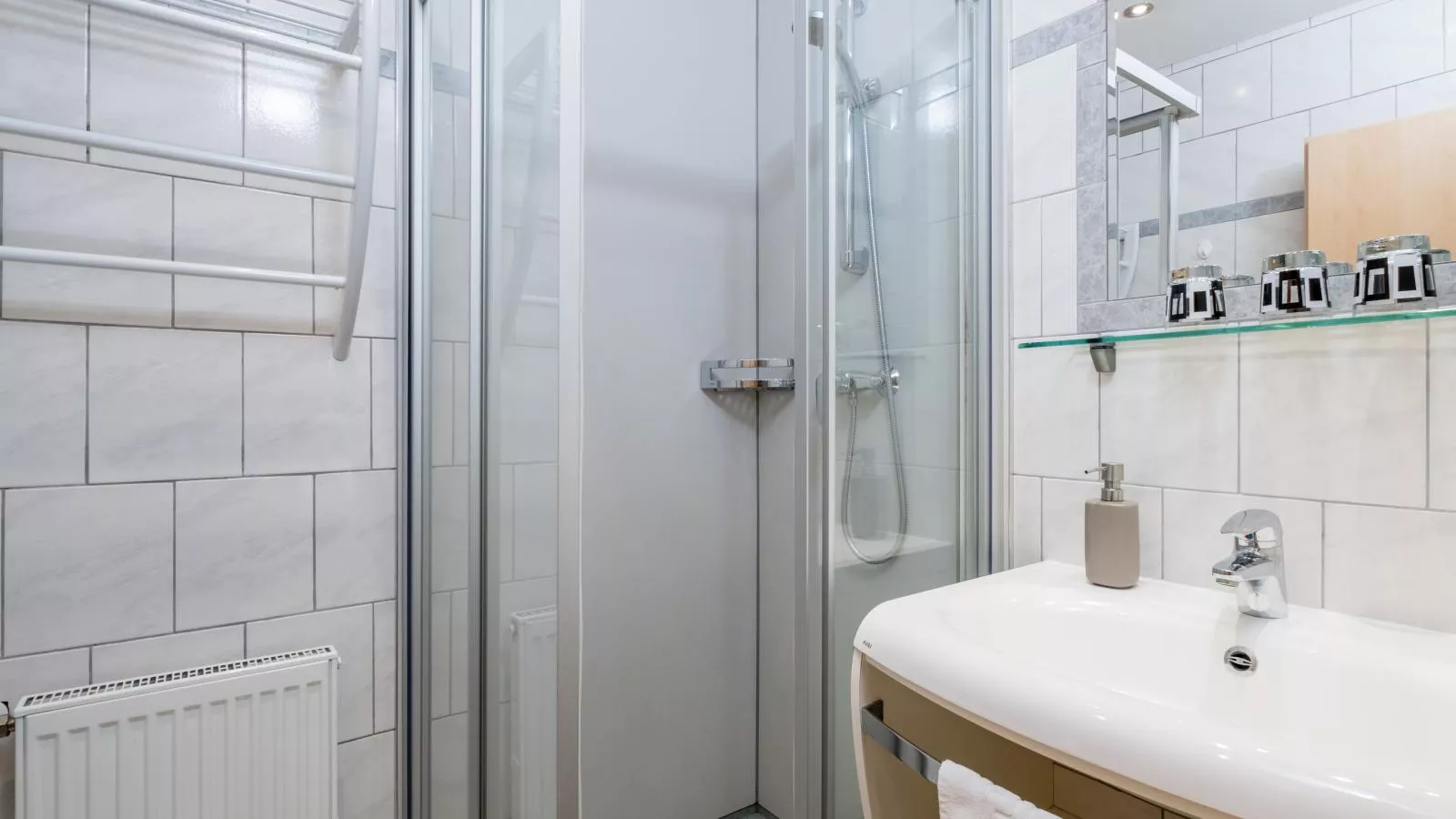 Dominik-Bathroom