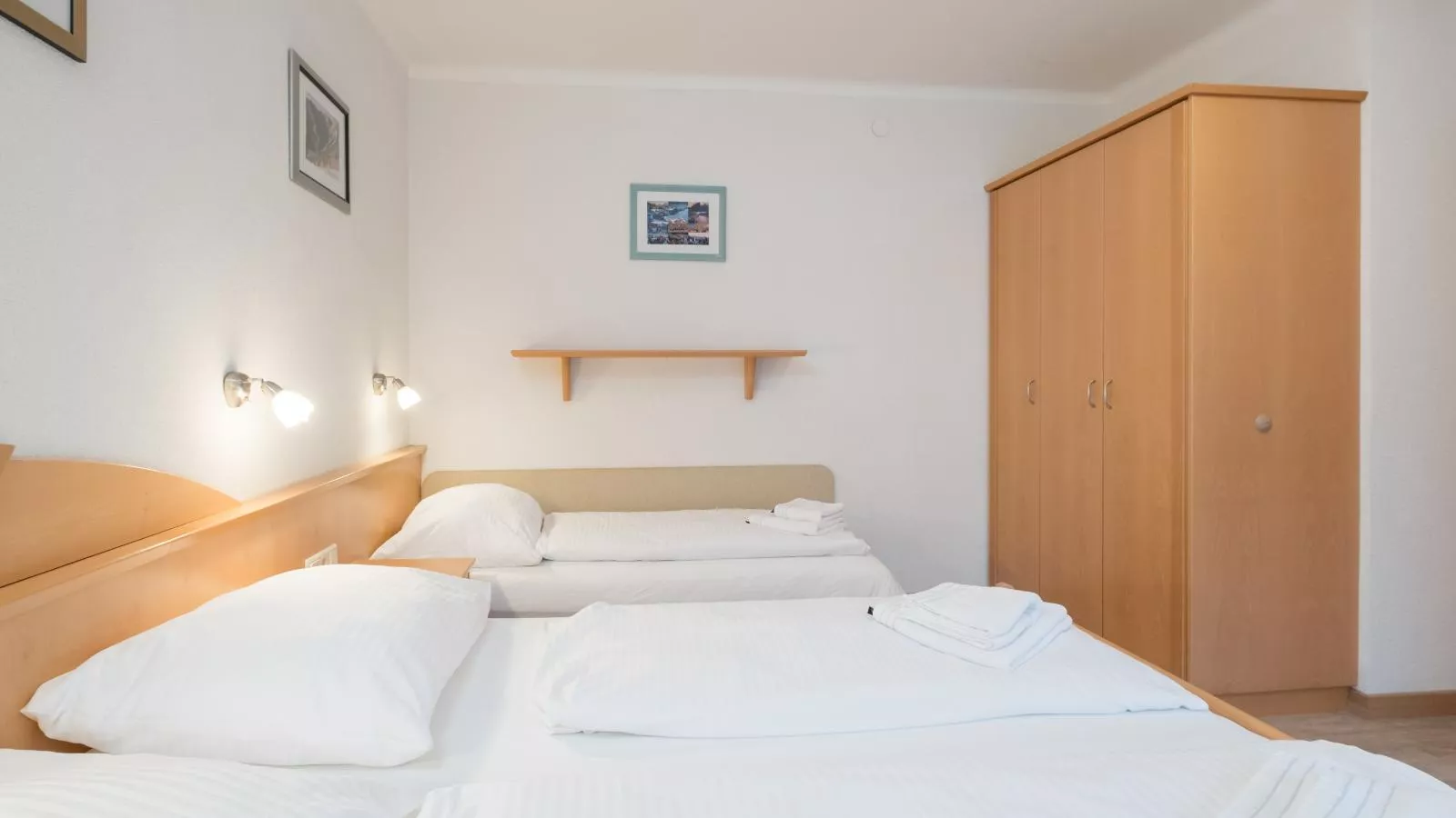 Dominik-Bedroom