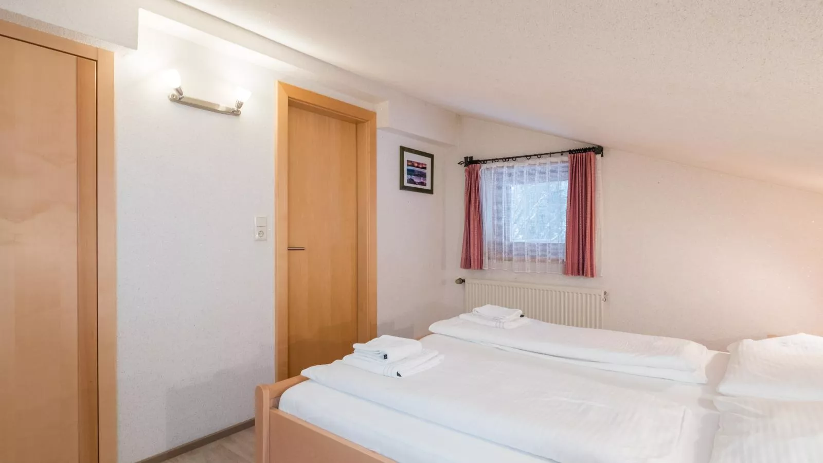 Vanessa-Bedroom