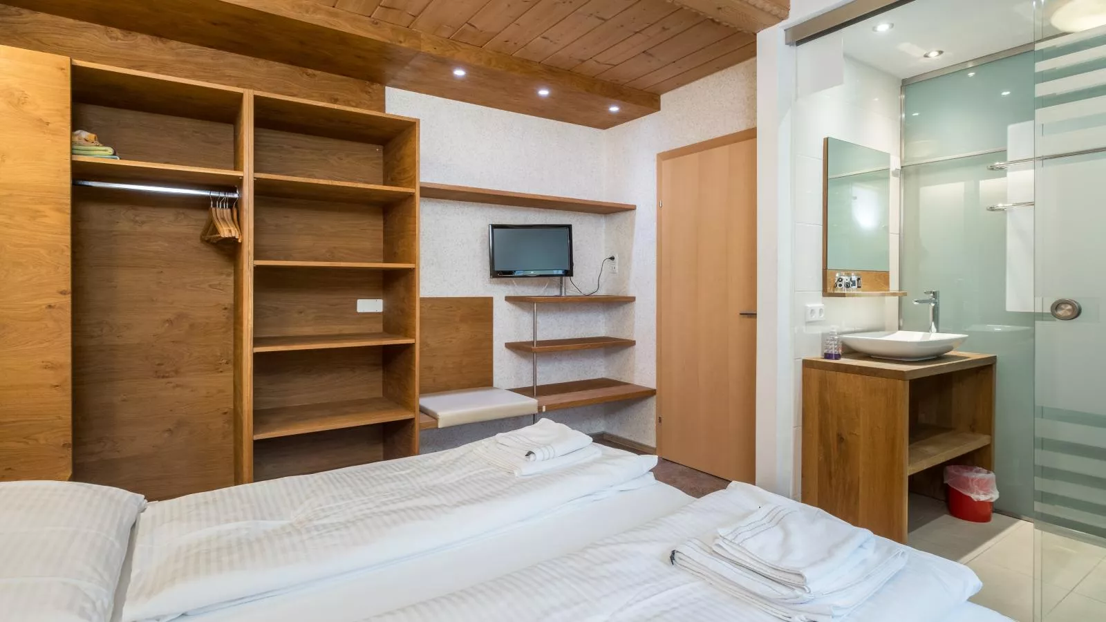 Werner-Bedroom