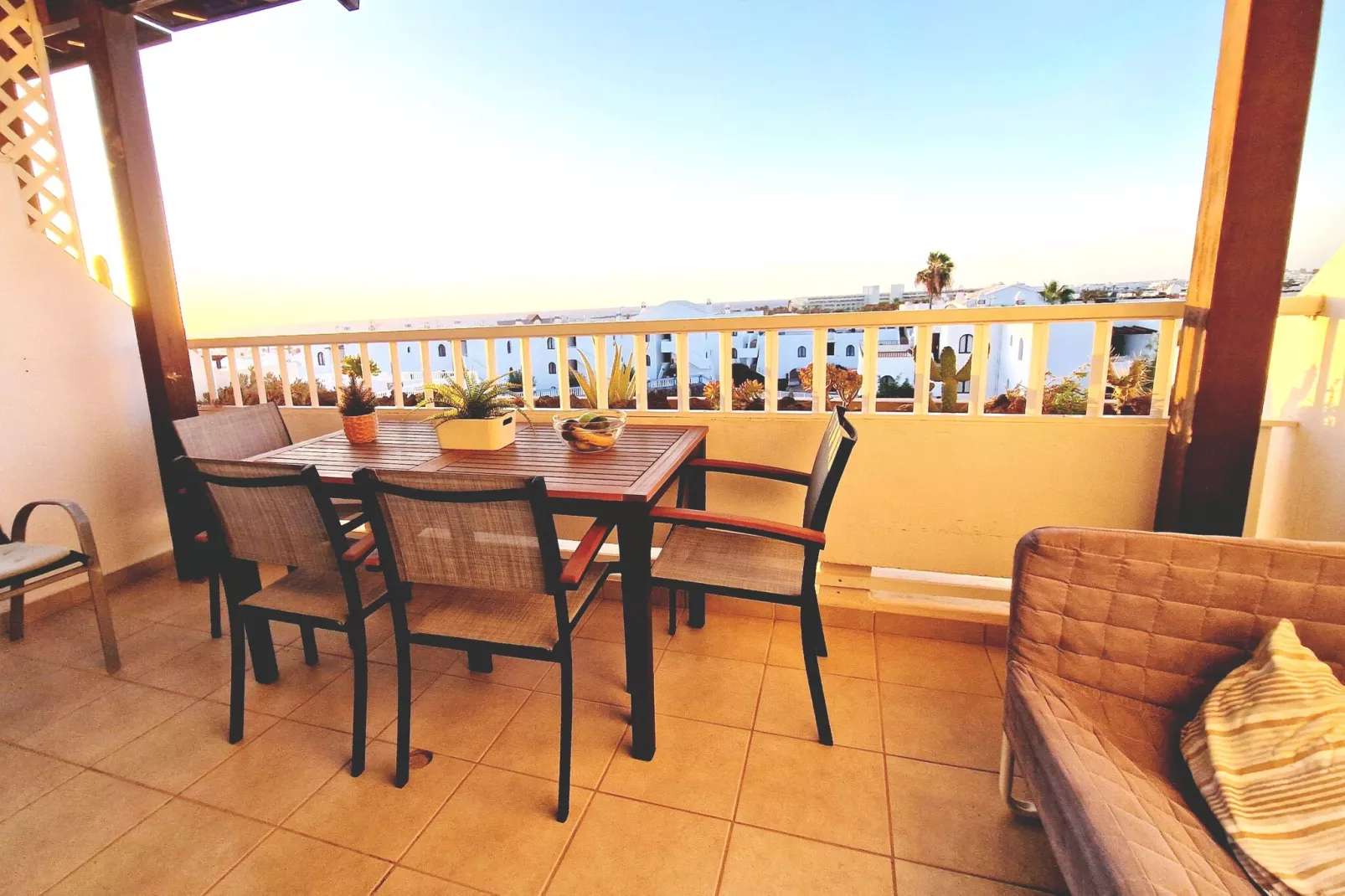Dersu-Terrace balcony