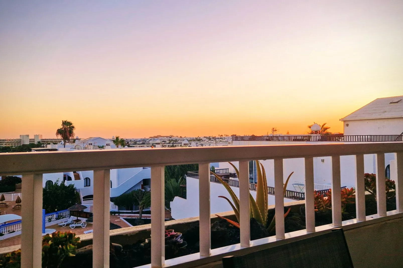 Dersu-Terrace balcony