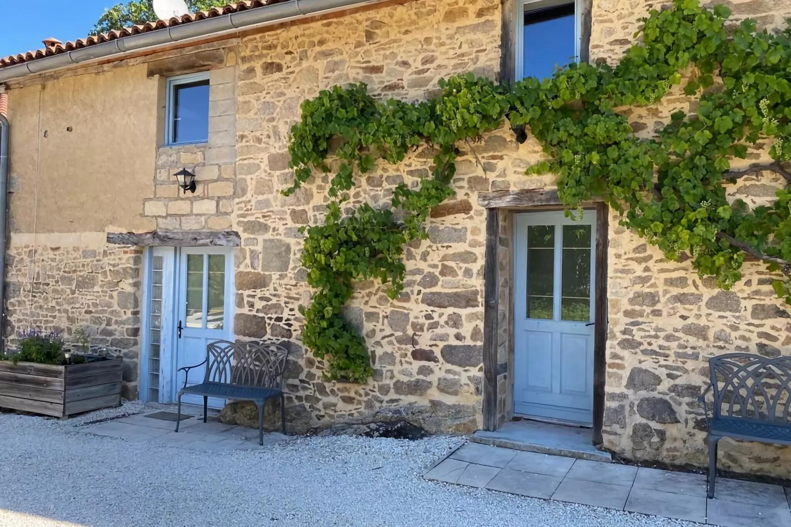 La Rose-Exterior summer