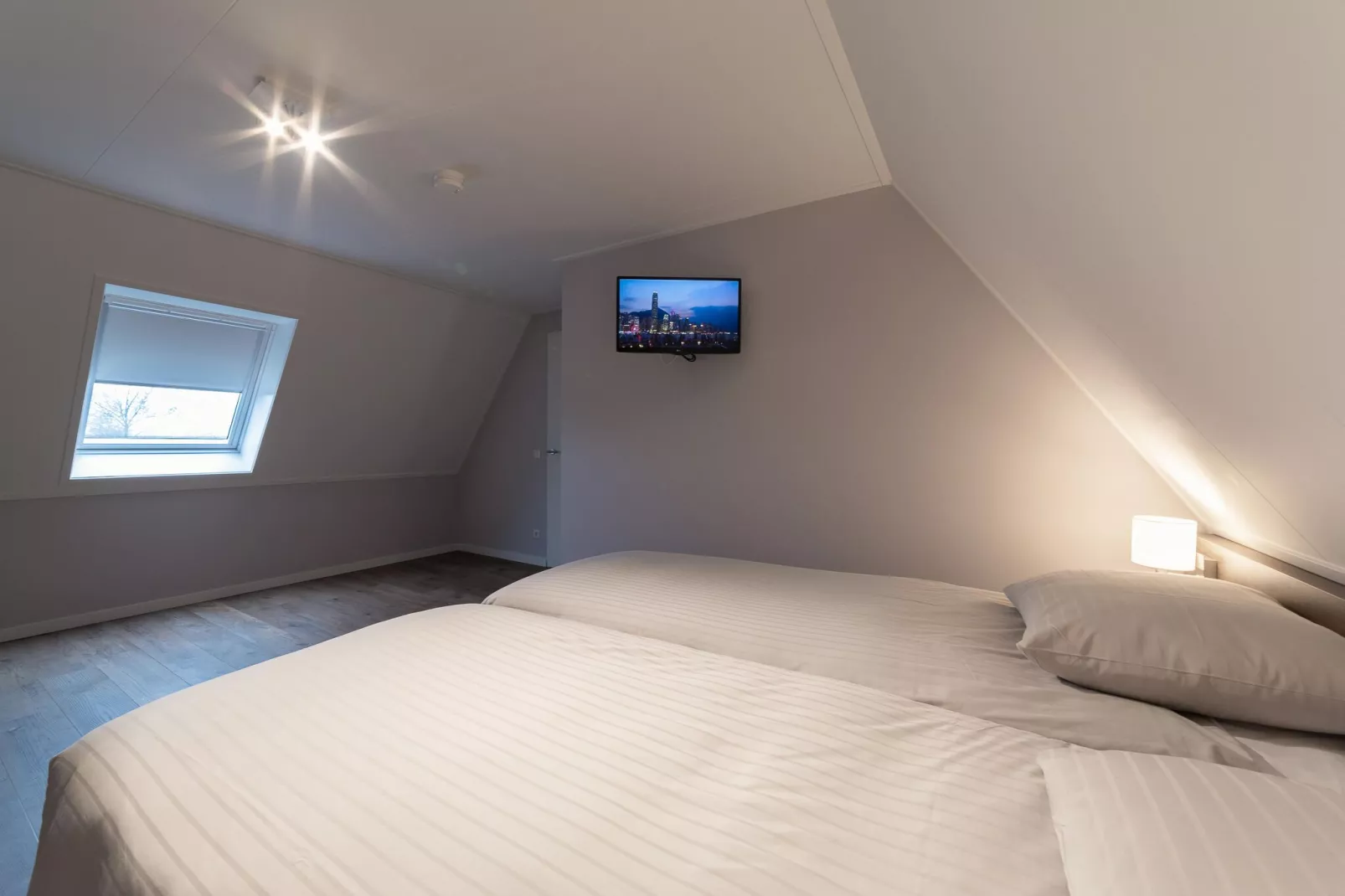 Charming Beveland Vrijstaand-Schlafzimmer