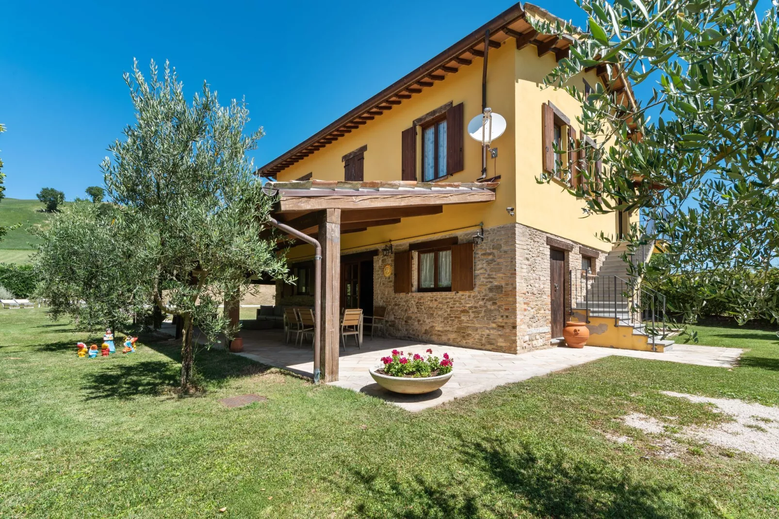 Valdalto-Exterior summer