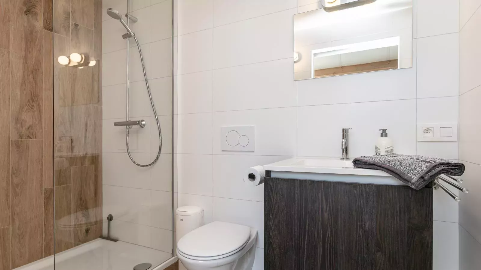Lindehoeve-Bathroom