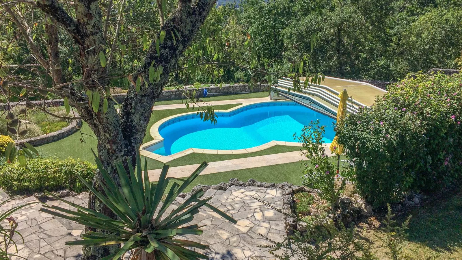 La Tour-Pool