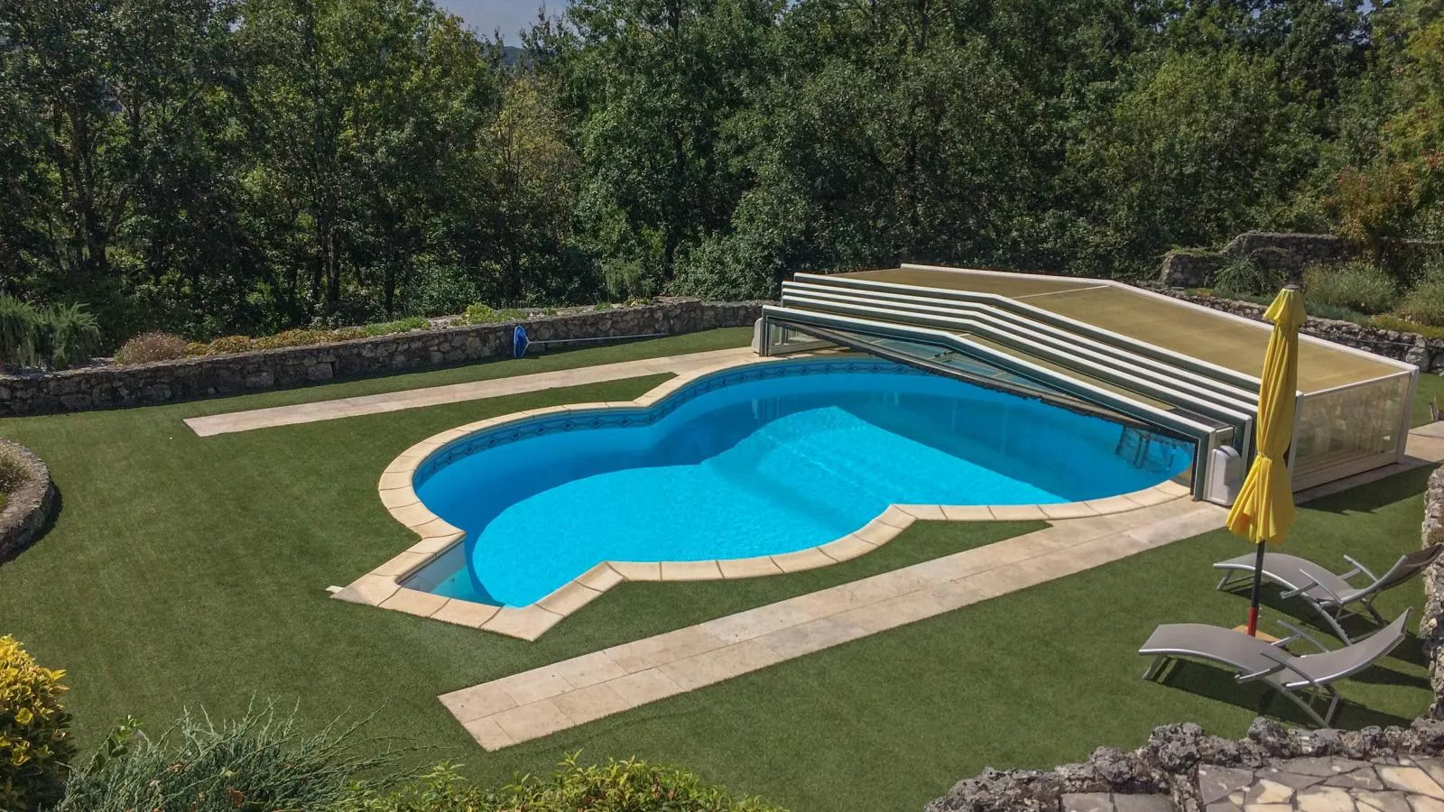 La Tour-Pool