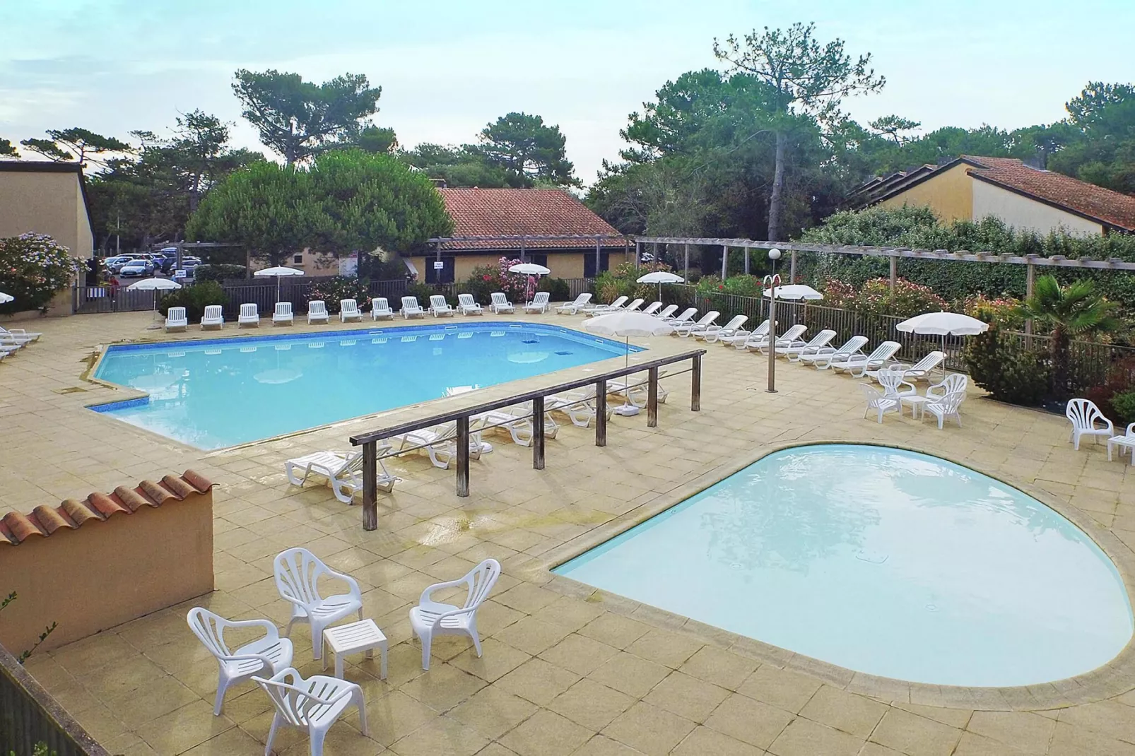 Holiday resort Soulac-sur-Mer Bordeaux Médoc - Soulac-sur-Mer // Gîte 3 pcs 5 pers et 1 bébé VUE MER-Pool