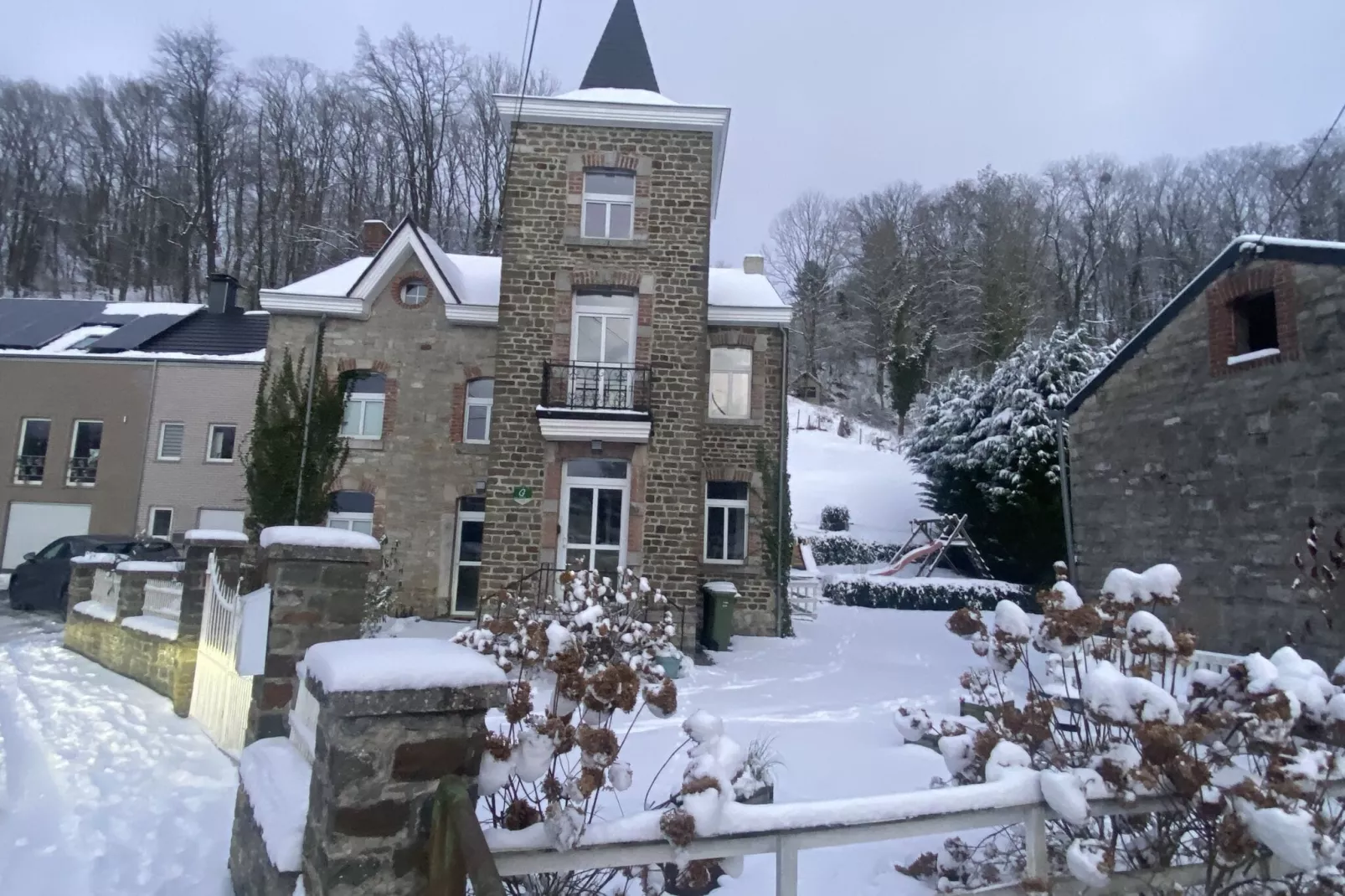 Le petit château de Harze-Zone d'hiver à 1 km
