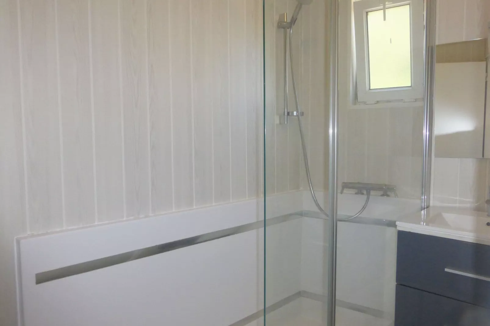 Holiday home Port Blanc-Penvénan-Bathroom