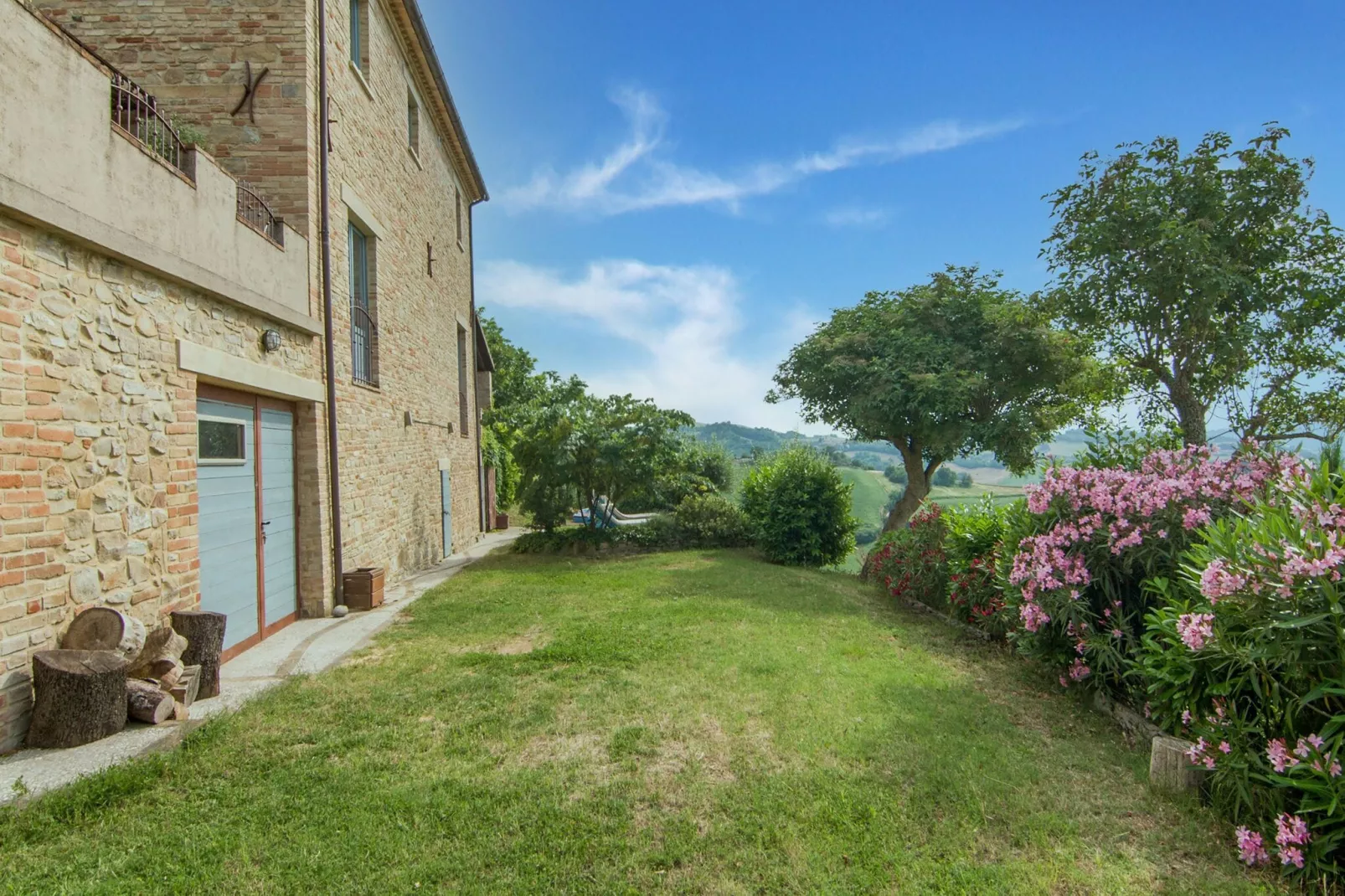 Casa Celeste-Garten Sommer