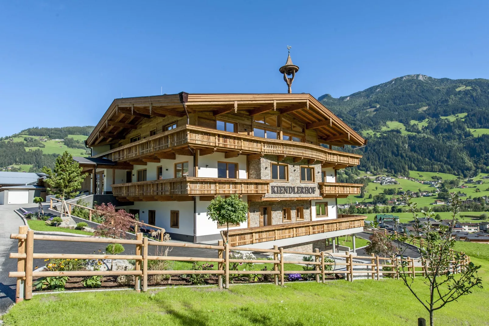 Bergblick-Exterior summer
